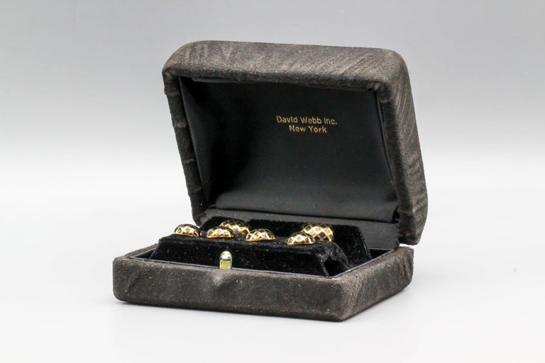 David Webb Black Enamel and Yellow Gold Cufflink Stud Set In Good Condition For Sale In New York, NY