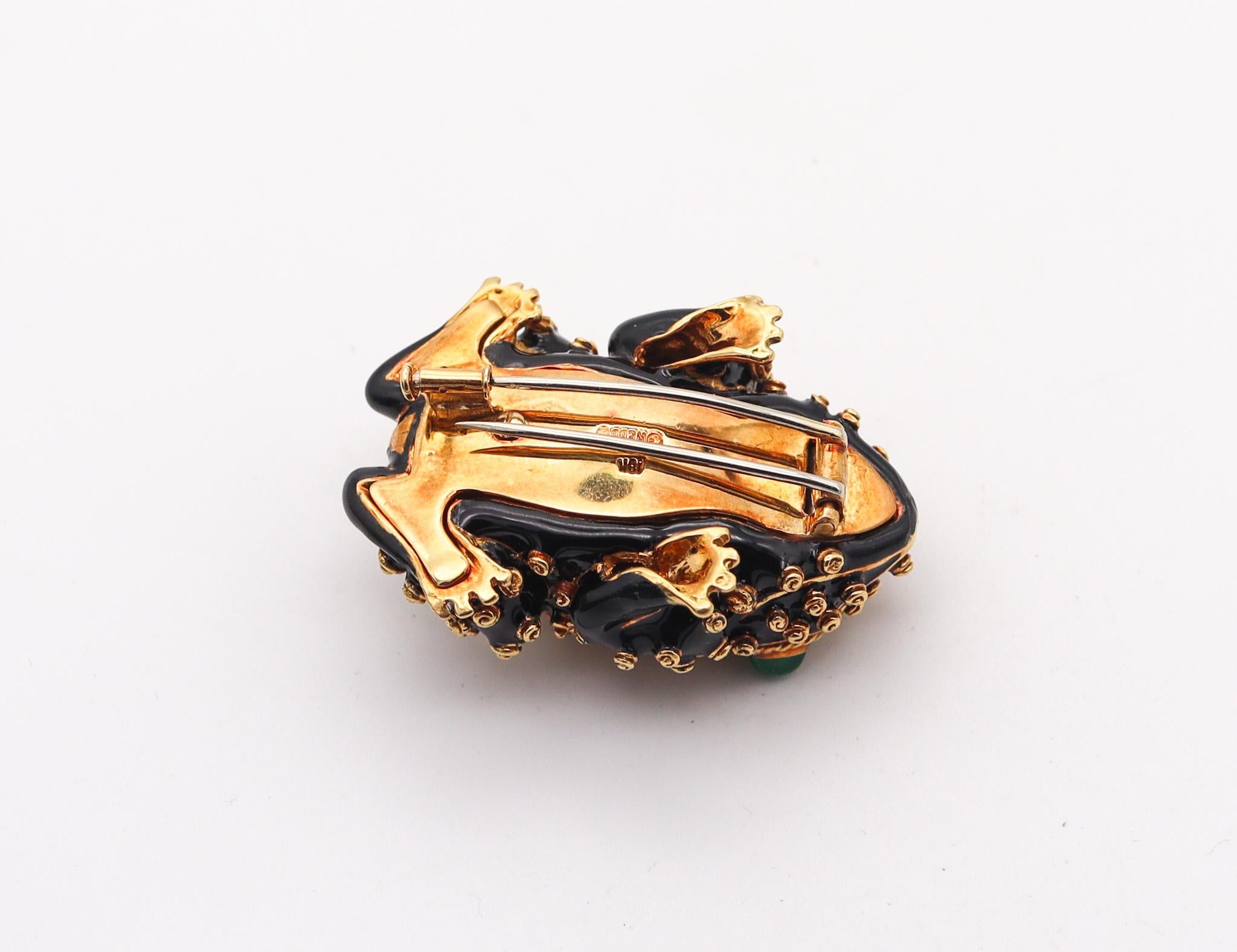David Webb Black Enameled Frog Brooch In 18Kt Yellow Gold With Emeralds In Excellent Condition For Sale In Miami, FL