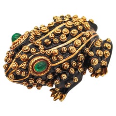 Retro David Webb Black Enameled Frog Brooch In 18Kt Yellow Gold With Emeralds