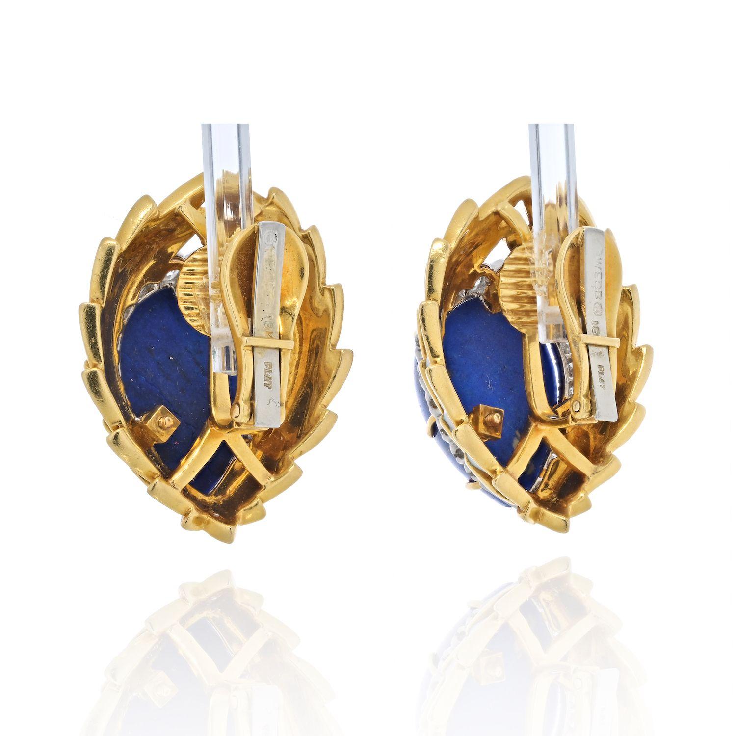 Taglio rotondo David Webb Orecchini con Lapis blu, diamanti e smalto bianco in vendita