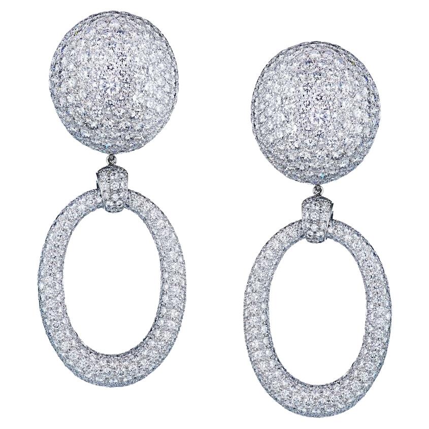 David Webb Boucles d'oreilles pendantes bombées en platine 56,84 carats avec nœud de porte en vente