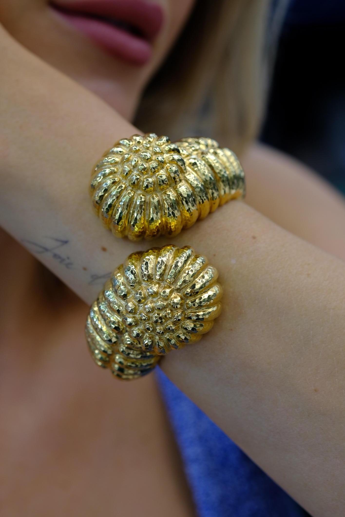 David Webb, bracelet croisé cannelé en or jaune 18 carats en vente 8