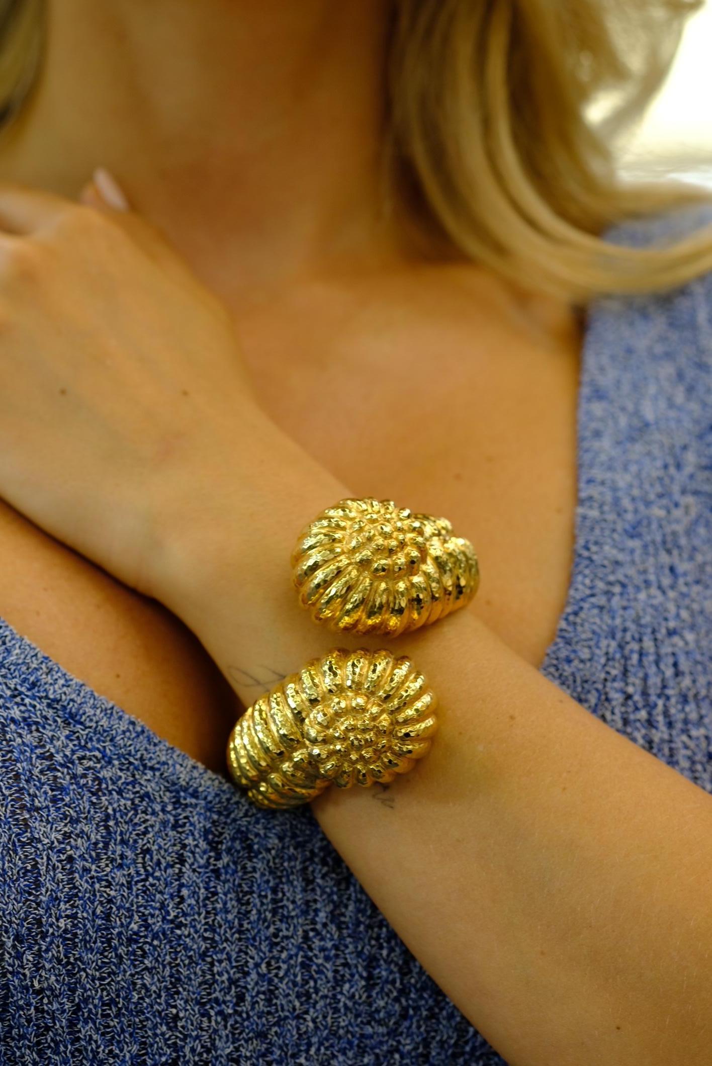 David Webb, bracelet croisé cannelé en or jaune 18 carats en vente 9