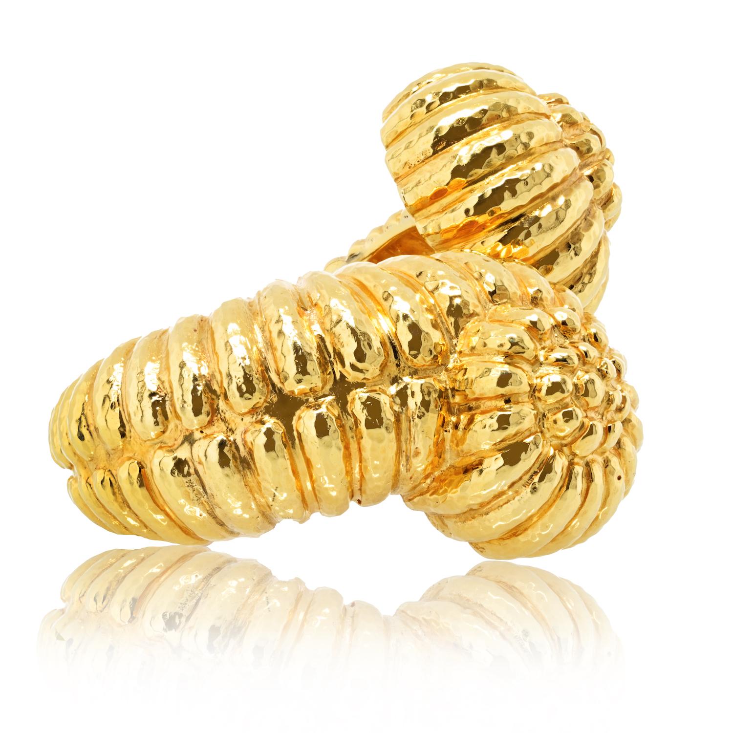 Moderne David Webb, bracelet croisé cannelé en or jaune 18 carats en vente
