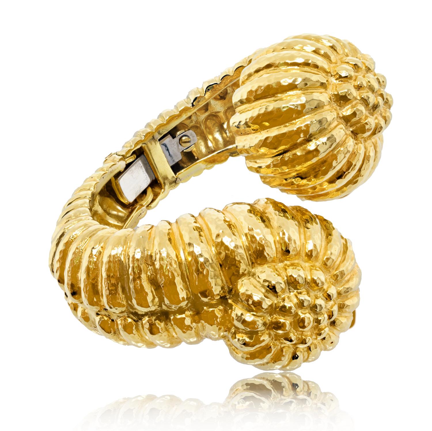 David Webb, bracelet croisé cannelé en or jaune 18 carats Pour femmes en vente