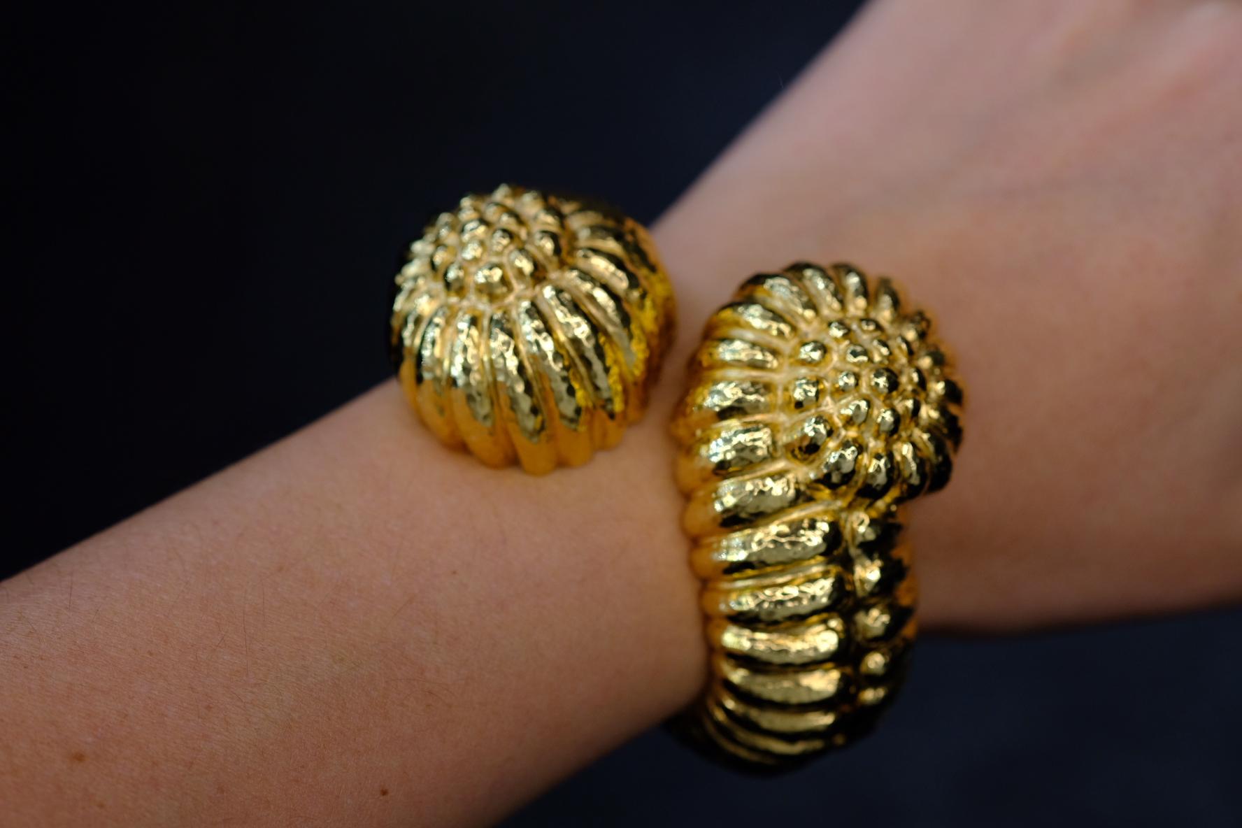 David Webb, bracelet croisé cannelé en or jaune 18 carats en vente 4