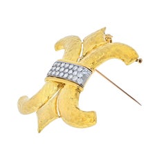 David Webb Pendentif en diamant héraldique martelé en forme de C et d'envers C