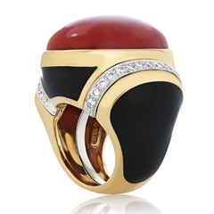 David Webb, bague en or jaune 18 carats, corail cabochon et diamants