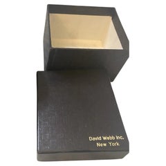 Anillo David Webb de oro de 18 quilates y platino con cabujón de rubí y diamantes