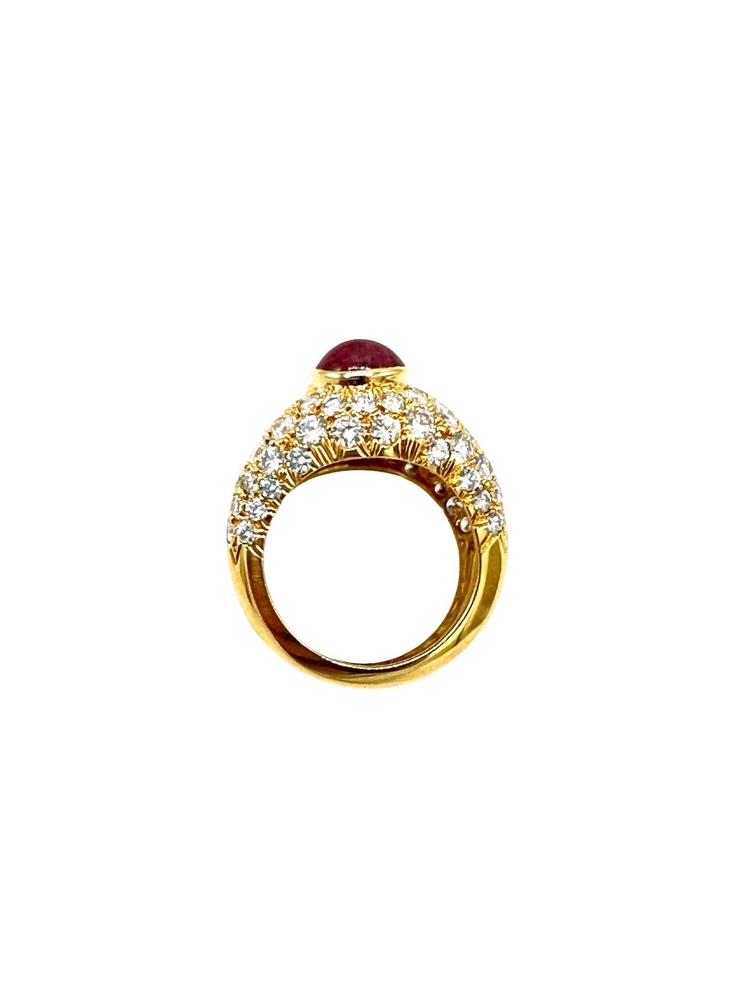 David Webb Bague de mode en rubis cabochon, saphir et diamant rond jaune 18 carats en vente 4