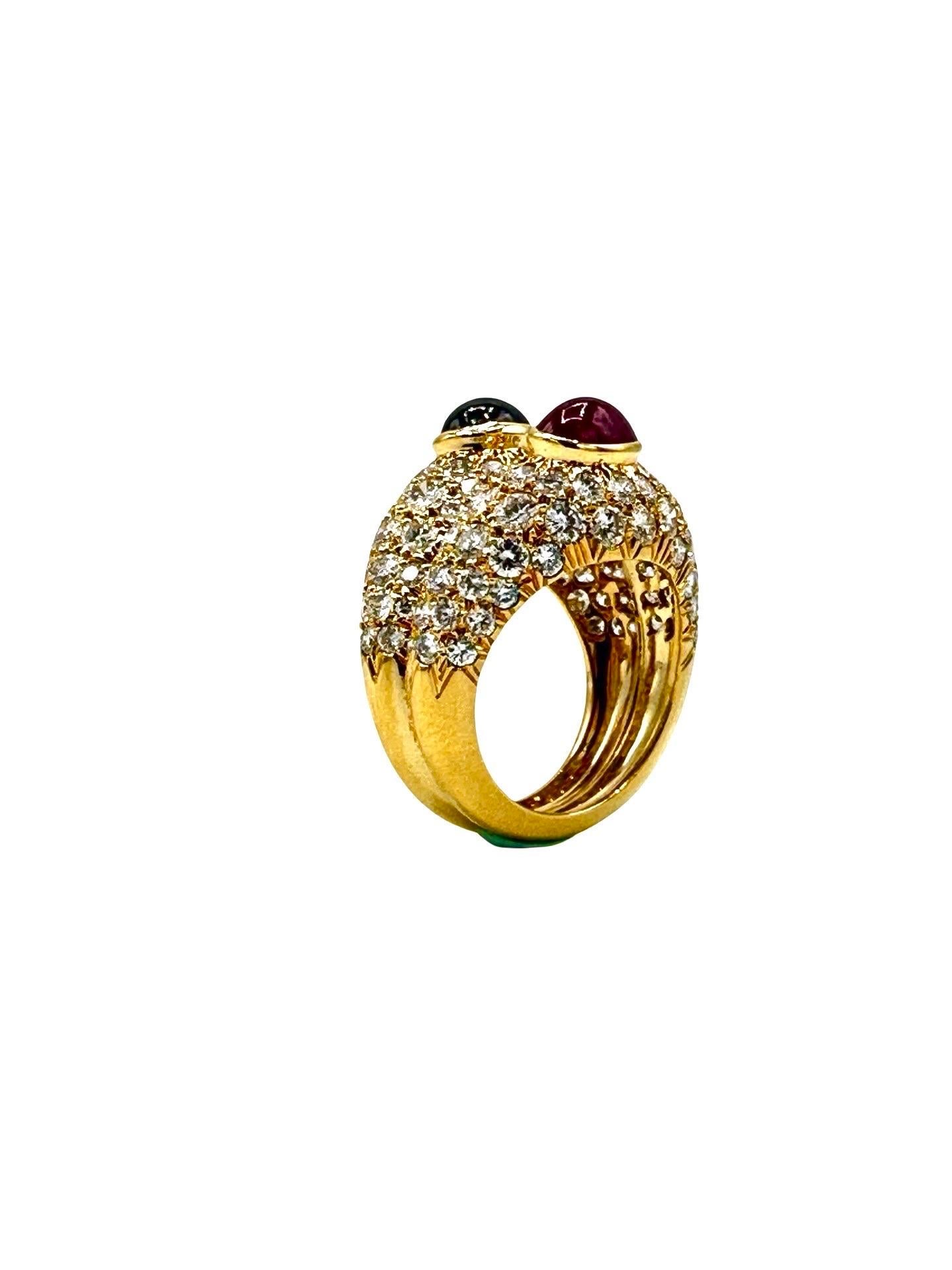Rétro David Webb Bague de mode en rubis cabochon, saphir et diamant rond jaune 18 carats en vente