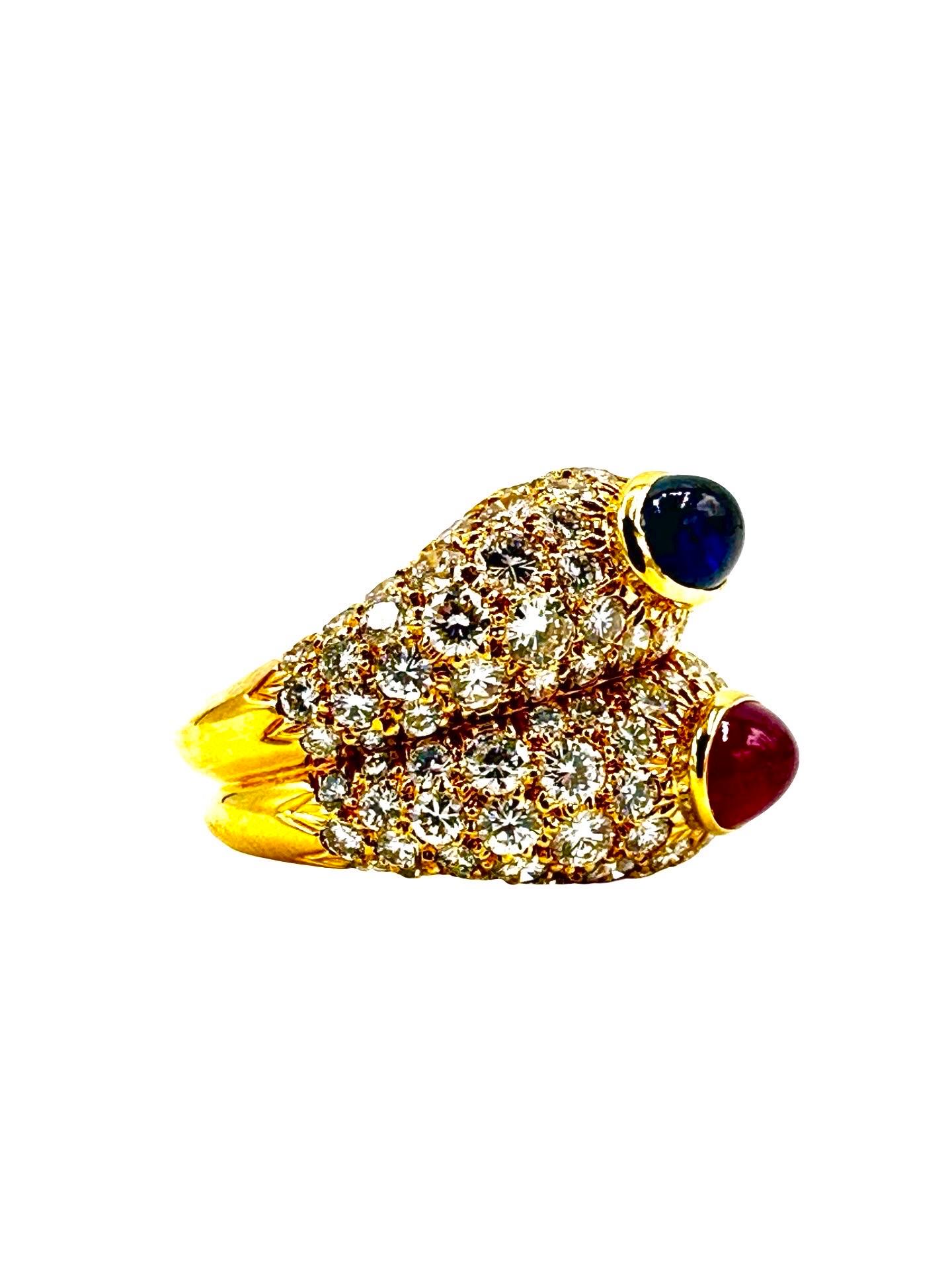 David Webb Bague de mode en rubis cabochon, saphir et diamant rond jaune 18 carats Excellent état - En vente à Chevy Chase, MD