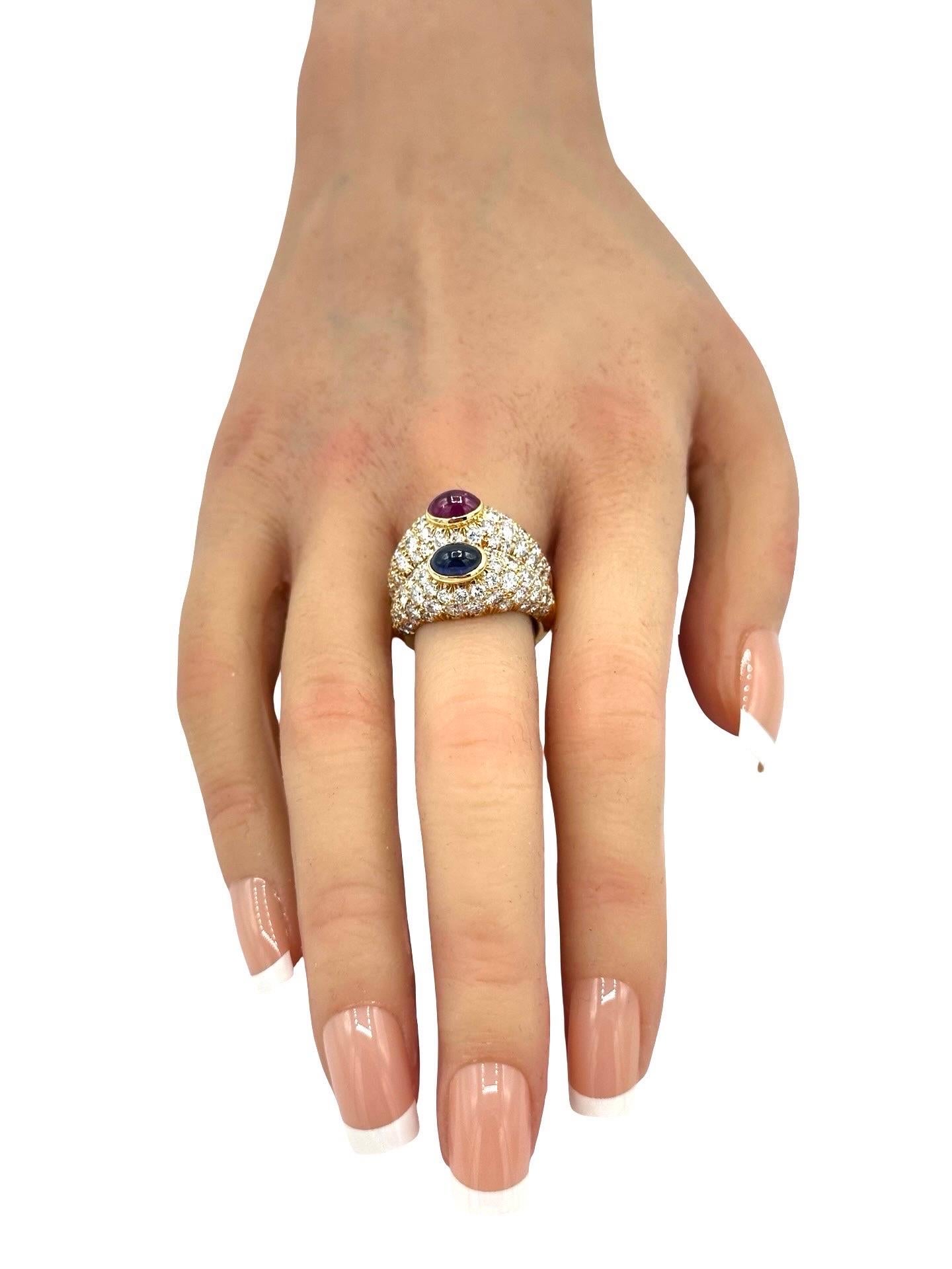 David Webb Bague de mode en rubis cabochon, saphir et diamant rond jaune 18 carats en vente 1