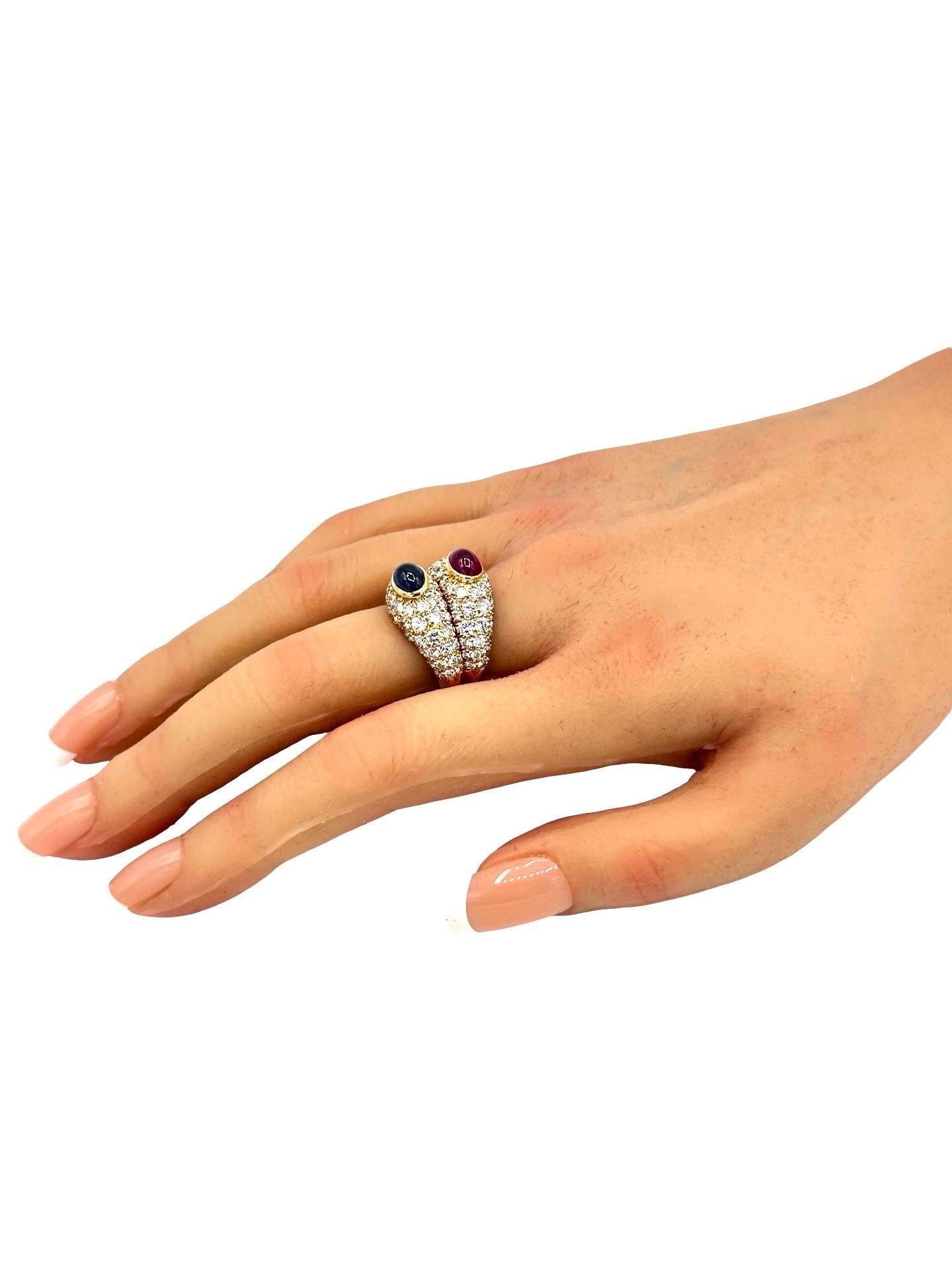 David Webb Bague de mode en rubis cabochon, saphir et diamant rond jaune 18 carats en vente 2