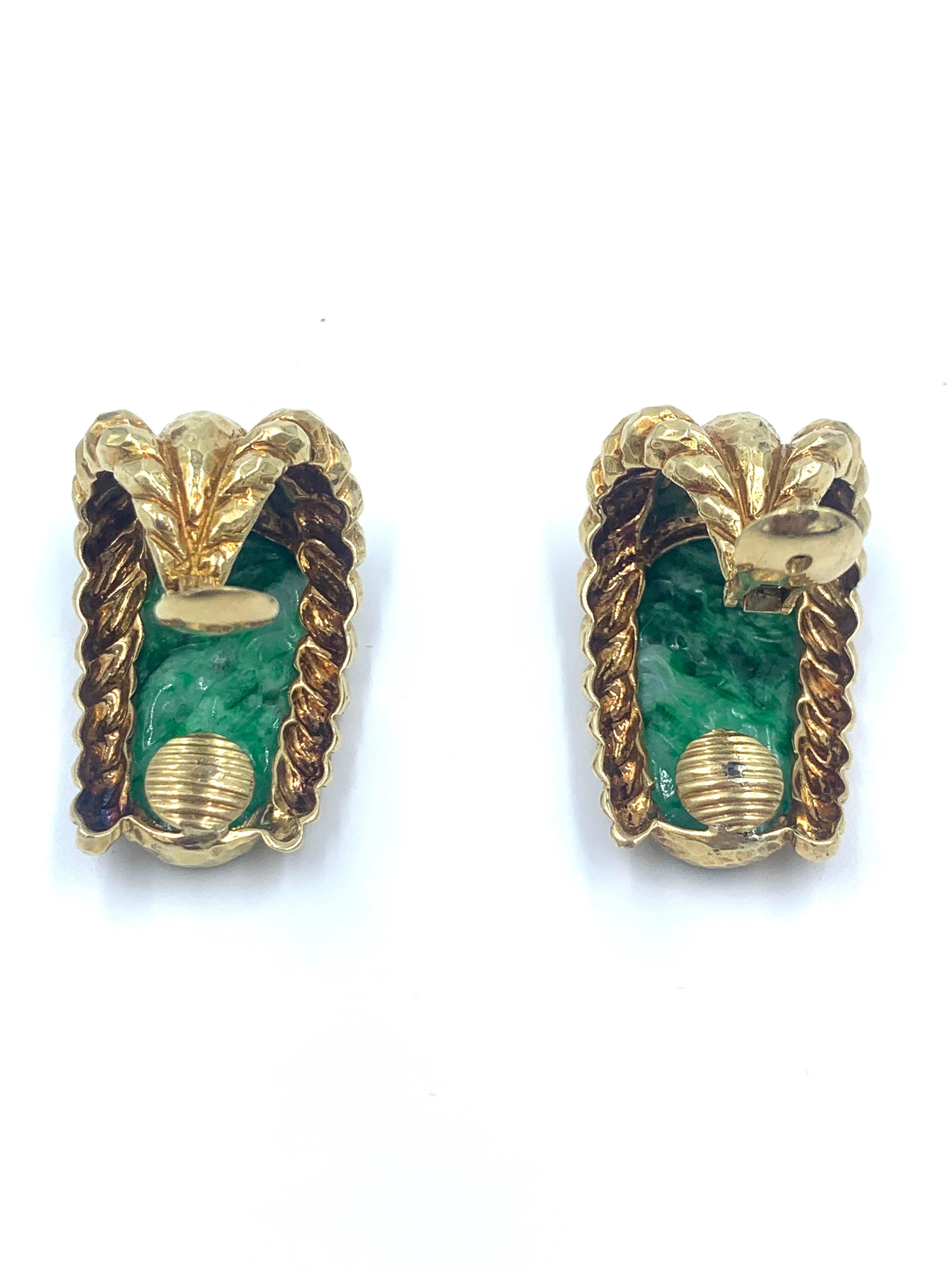 Women's or Men's David Webb Carved and Pierced Jade Hammered 18 Karat Yellow Gold Clip Earrings For Sale