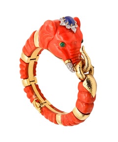 DAVID WEBB Bracelet éléphant sculpté en or 18 carats, platine, diamants et saphirs