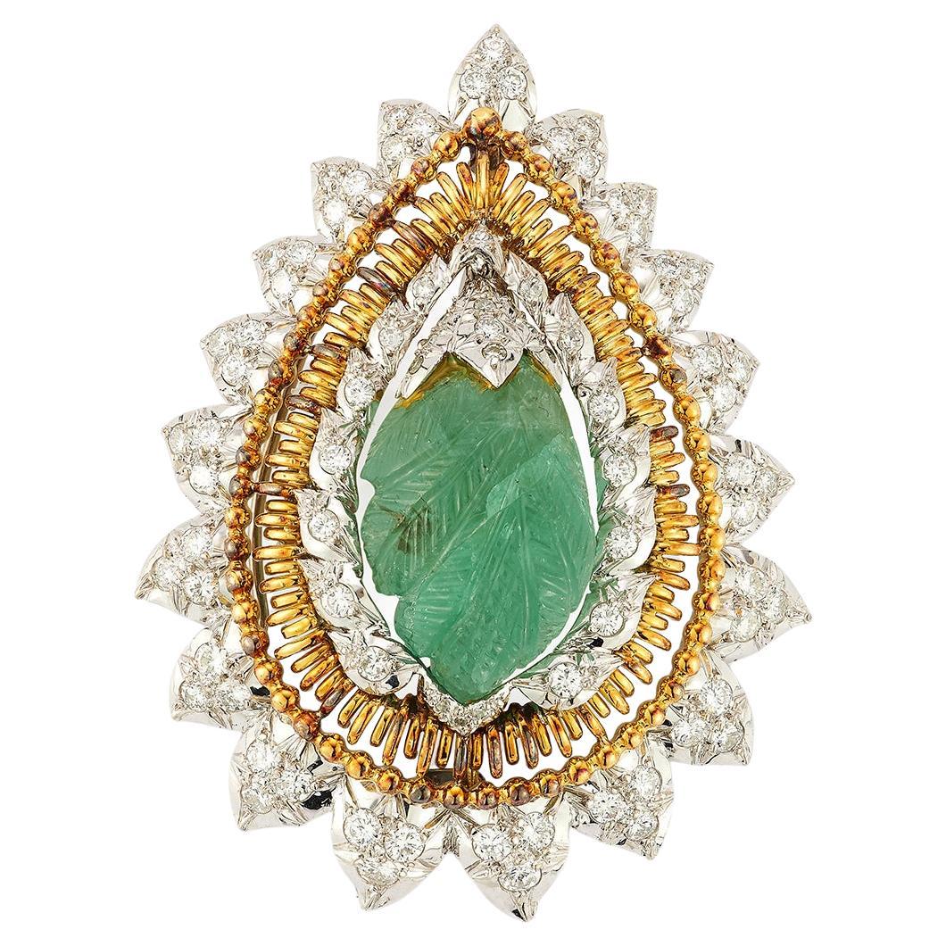 David Webb Broche sculptée en émeraudes et diamants