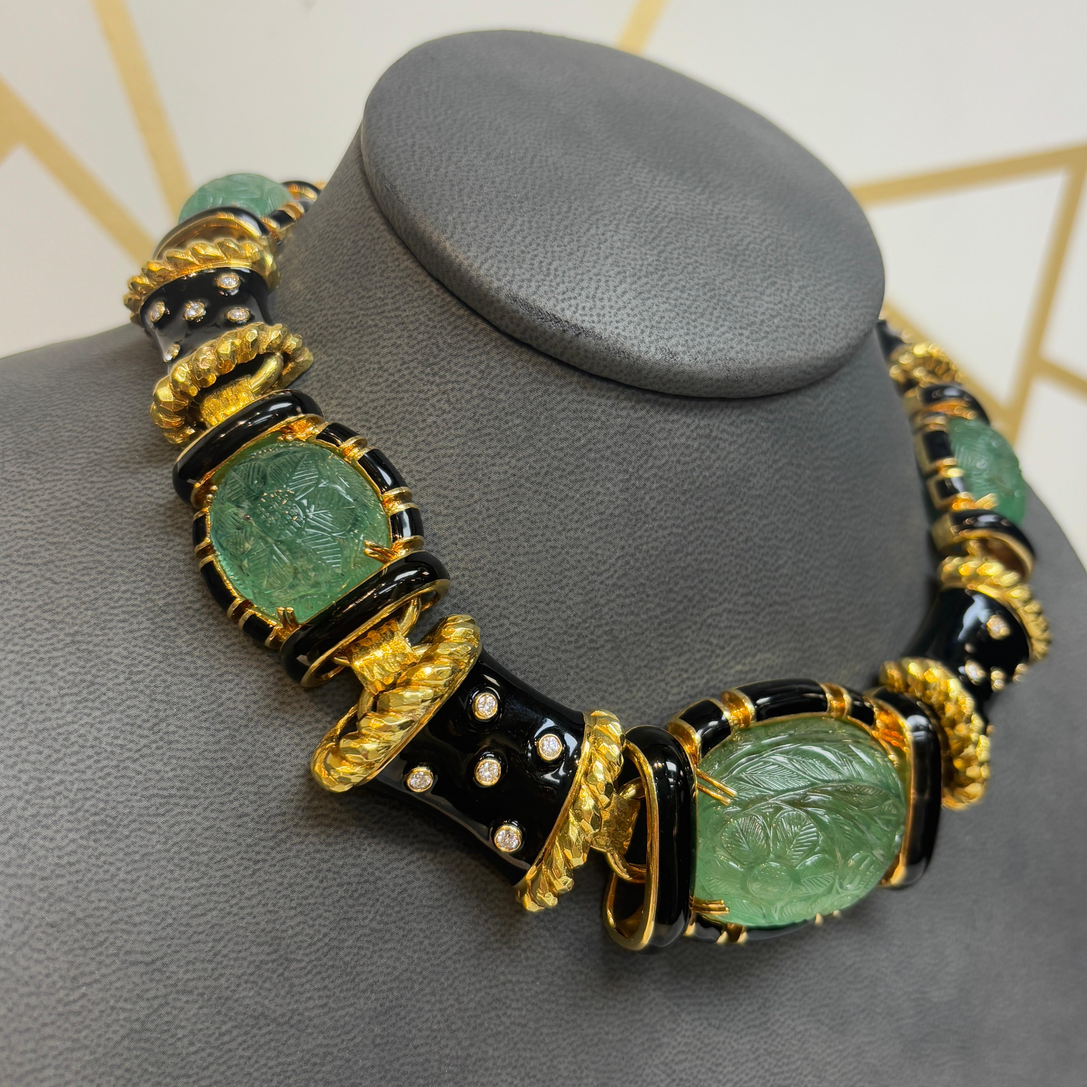 David Webb Collana con smeraldo intagliato e smalto in vendita 1