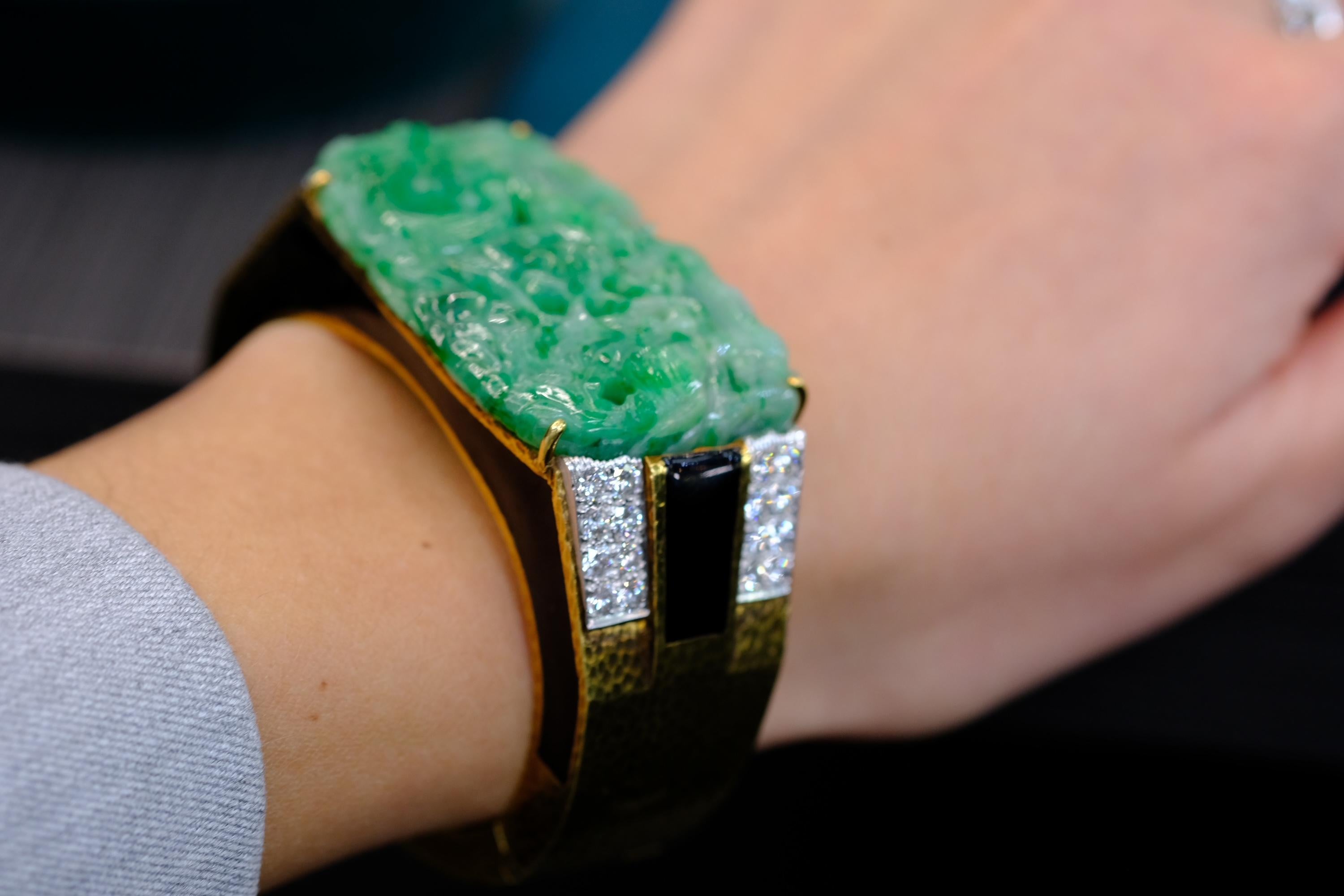 David Webb Bracciale Bangle in giada scolpita in vendita 5