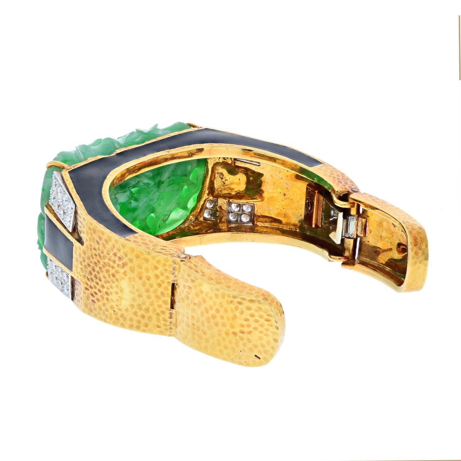 David Webb Bracelet manchette en jade sculpté Pour femmes en vente