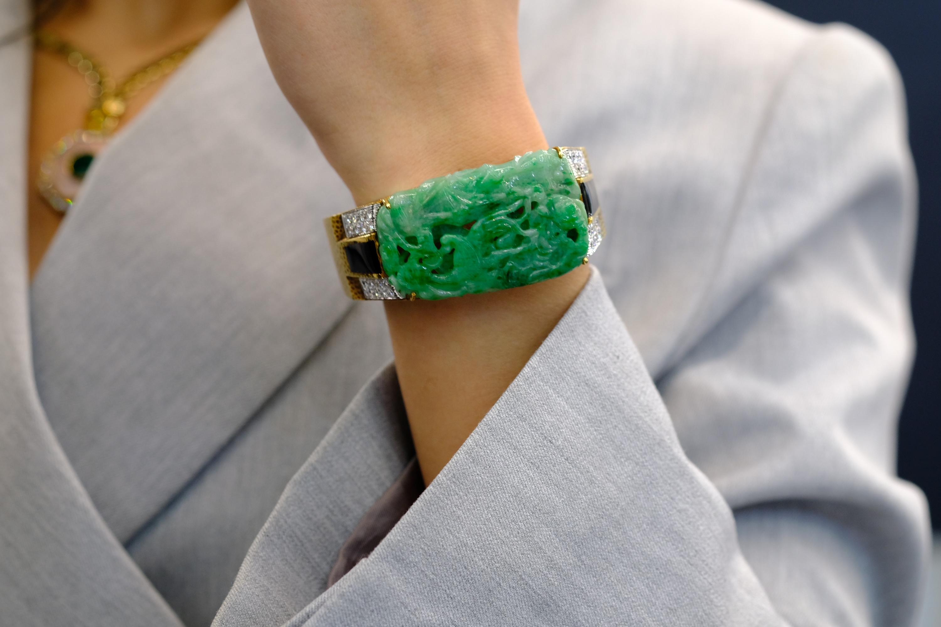 David Webb Bracciale Bangle in giada scolpita in vendita 2