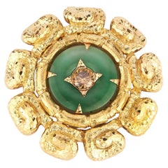 David Webb Broche de disco de jade tallado y diamantes