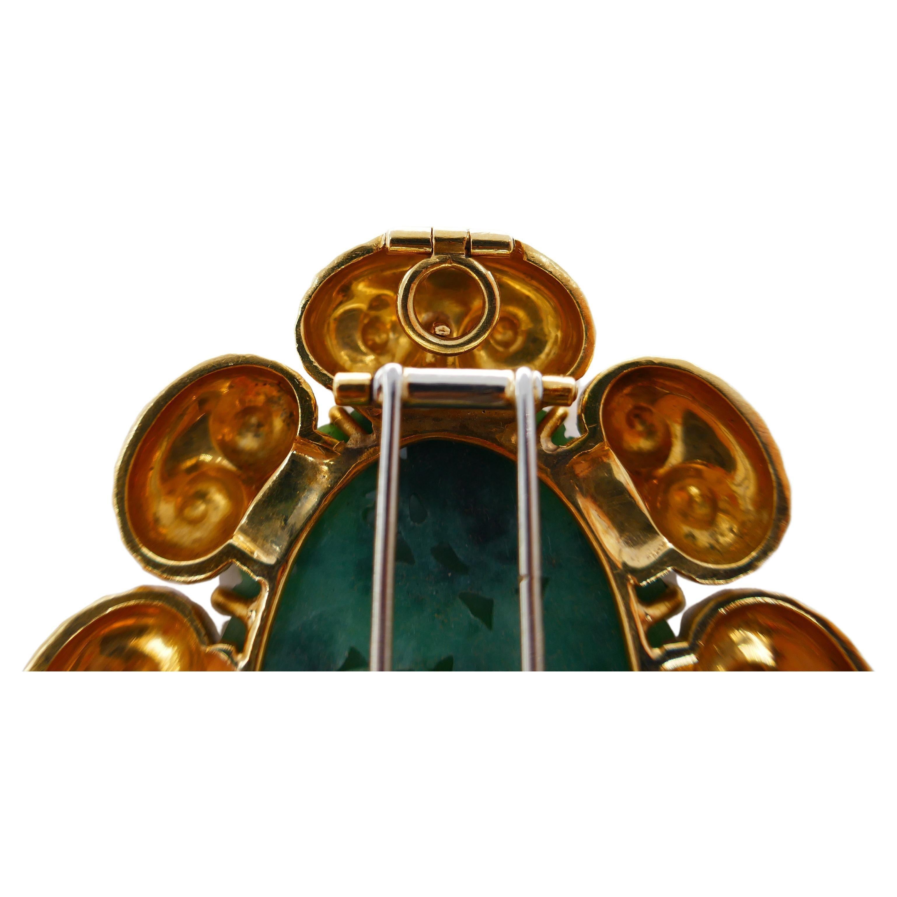 David Webb Carved Jade Gold Pendant Brooch In Excellent Condition In Beverly Hills, CA
