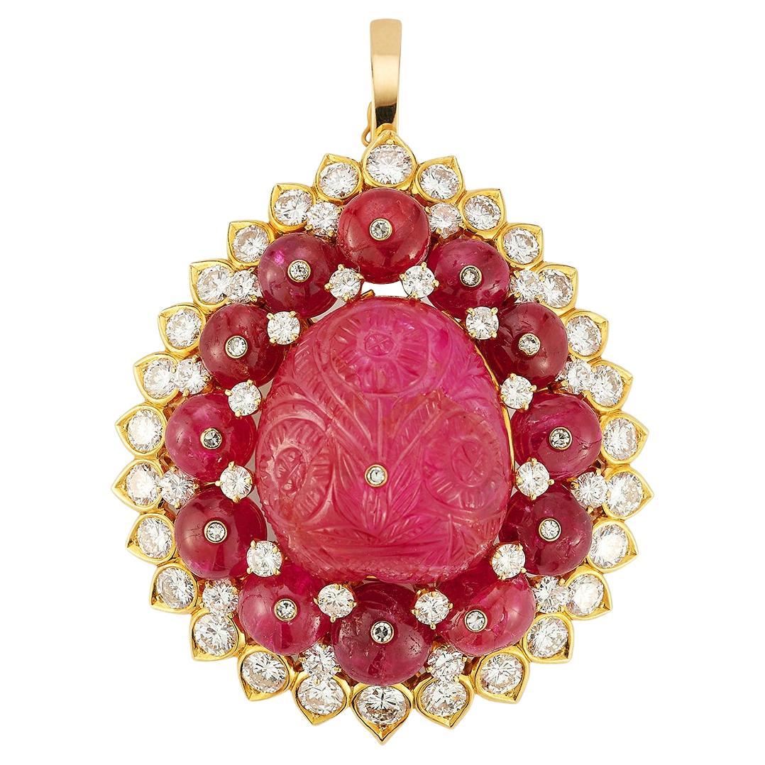 David Webb Broche tallado de rubí y diamantes