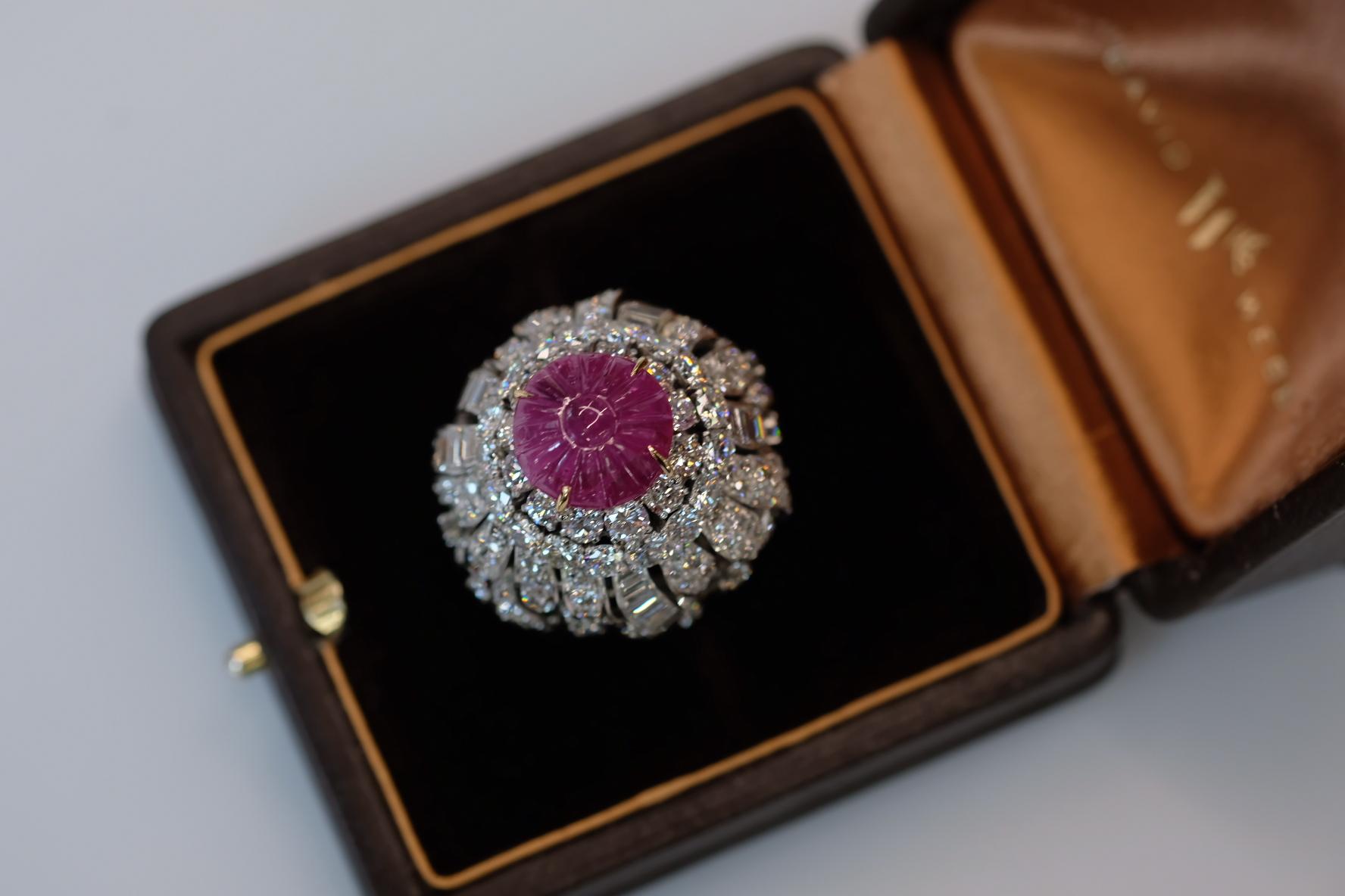 David Webb Carved Ruby Bombe Cocktail Baguette And Round Cut Diamond Ring For Sale 3
