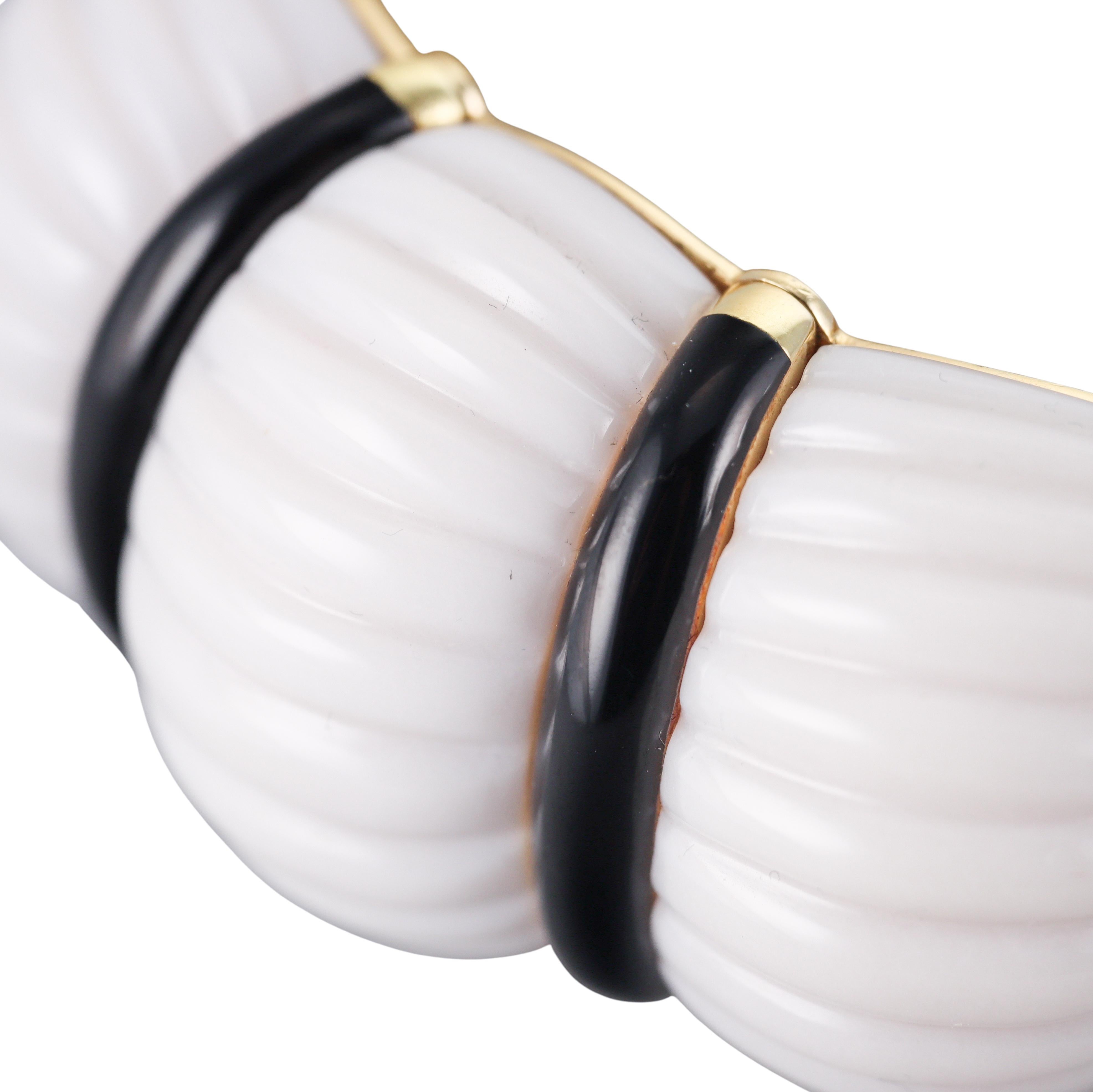 David Webb Carved White and Black Onyx Gold Cuff Bracelet For Sale 3