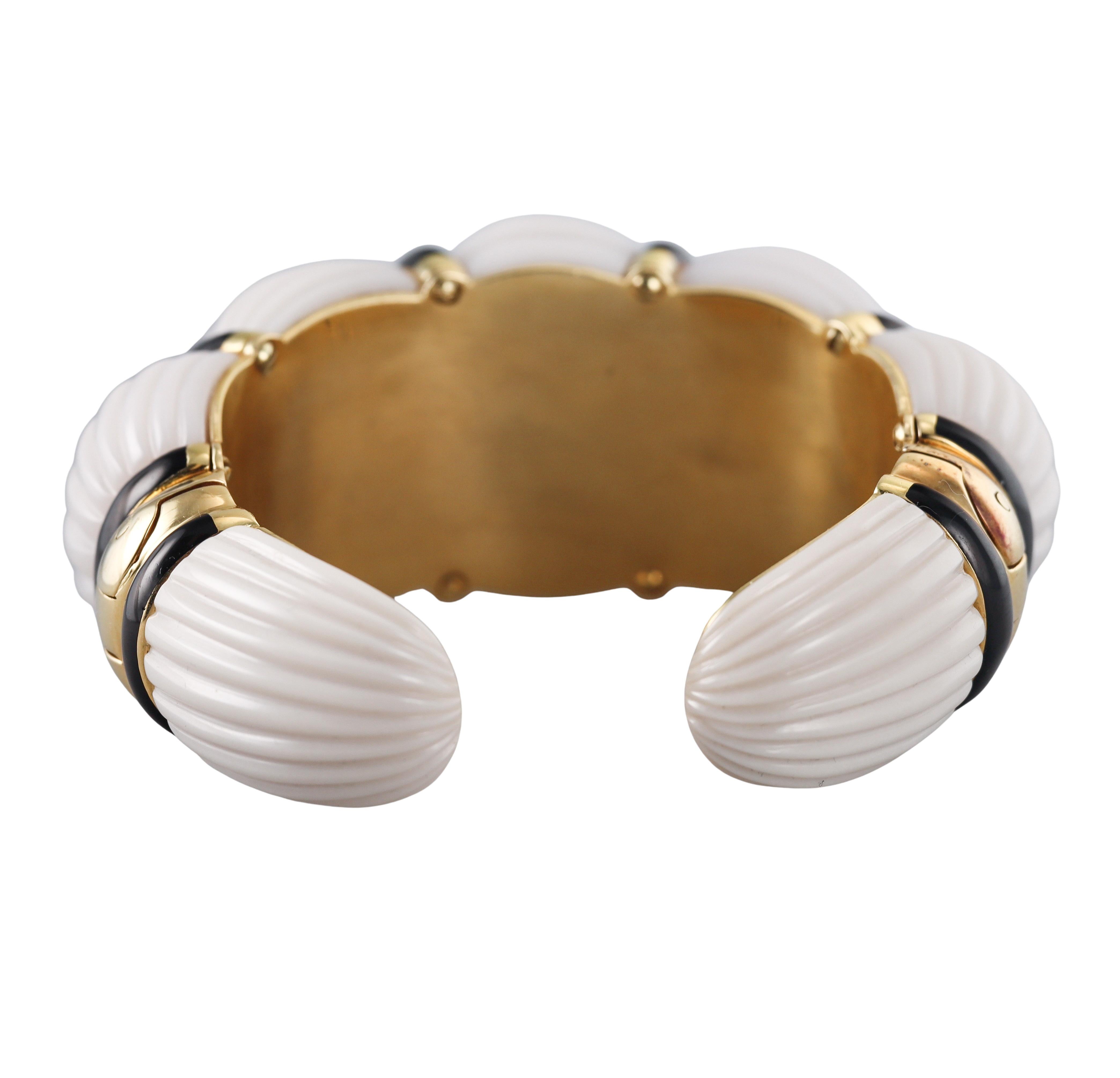 David Webb Carved White and Black Onyx Gold Cuff Bracelet For Sale 4