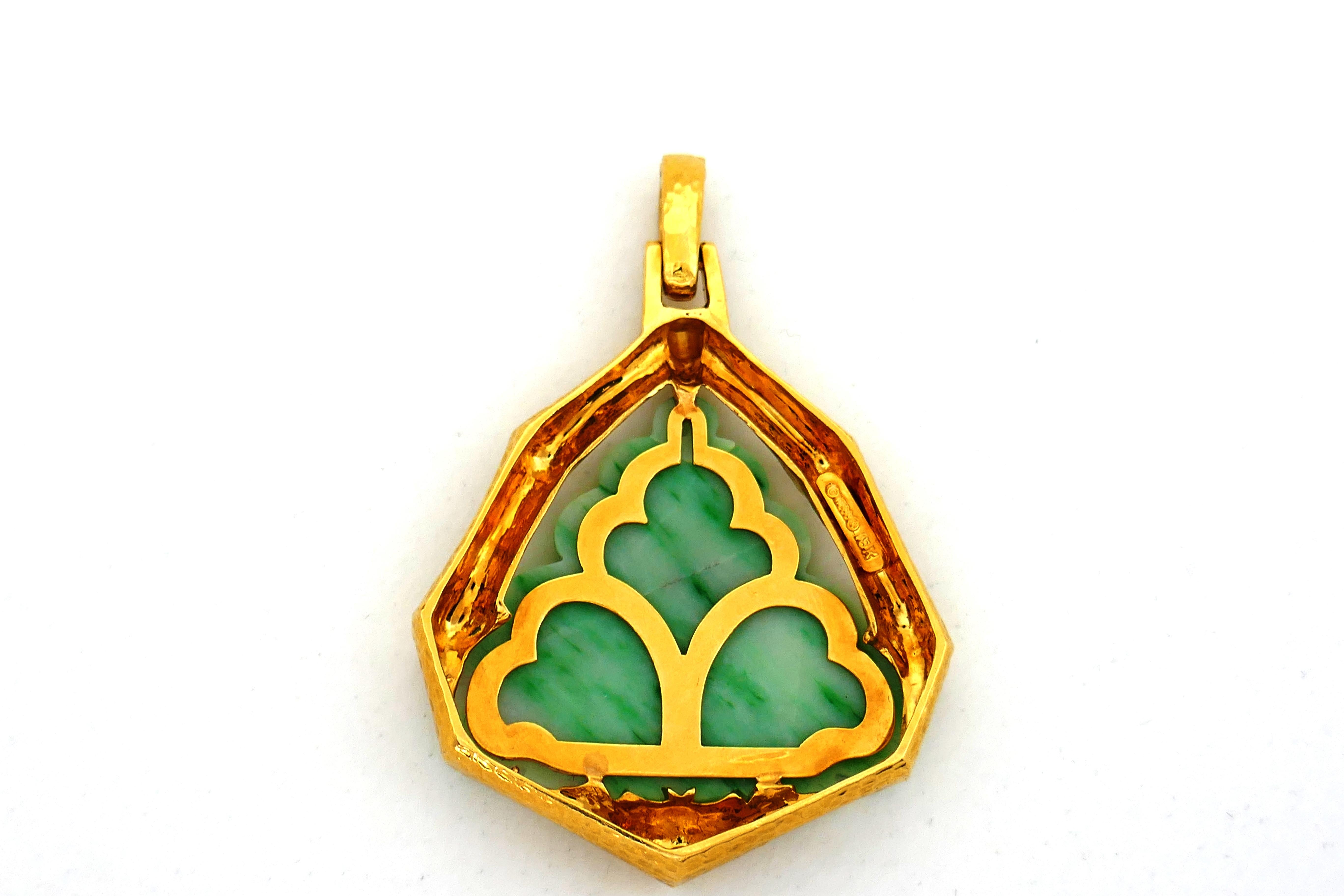 David Webb Jade Yellow Gold Pendant In Excellent Condition In Beverly Hills, CA