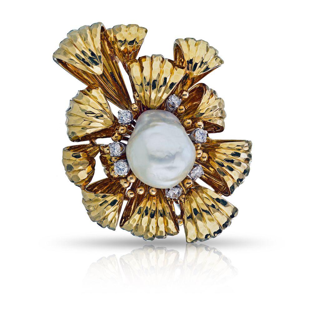 David Webb circa 1970 Diamond and Pearl Vintage Brooch In Excellent Condition In New York, NY