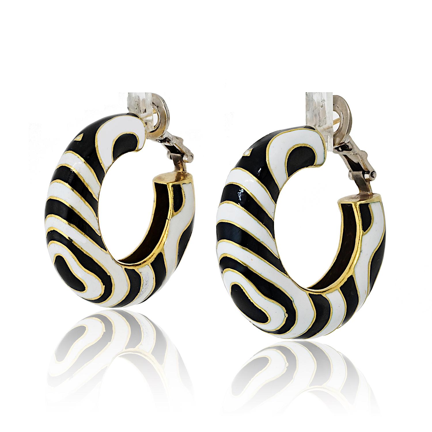 David Webb Classic Zebra Black And White Stripe Enamel Hoop Earrings In Excellent Condition For Sale In New York, NY