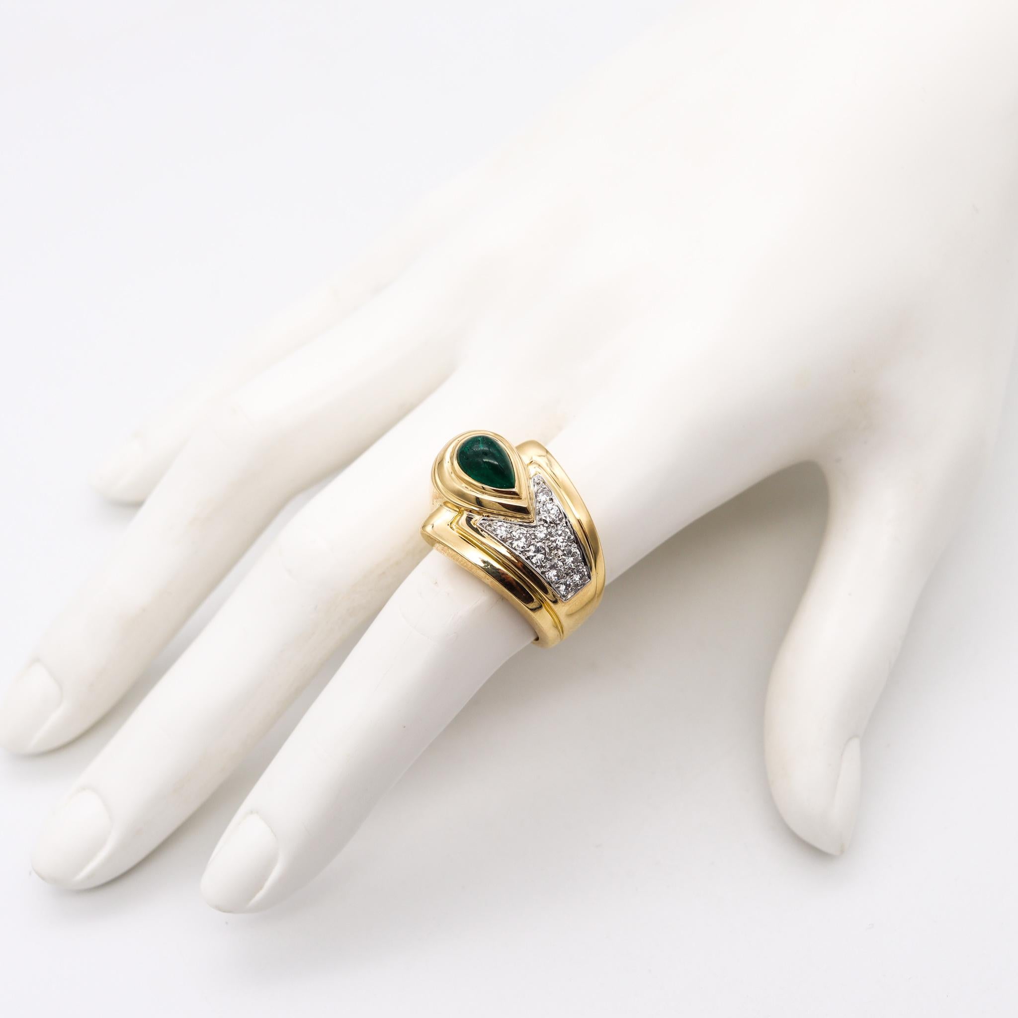 Bague de cocktail Conçu par David Webb (1925-1975).

Belle et colorée pièce de collection, créée à New York, au telier de joaillerie de David Webb. Cette bague cocktail sertie de pierres précieuses a été soigneusement réalisée en or jaune massif de