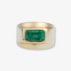 David Webb Colombian Emerald and 18 Karat Yellow Gold Ring