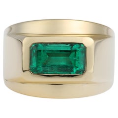 David Webb Colombian Emerald and 18 Karat Yellow Gold Ring