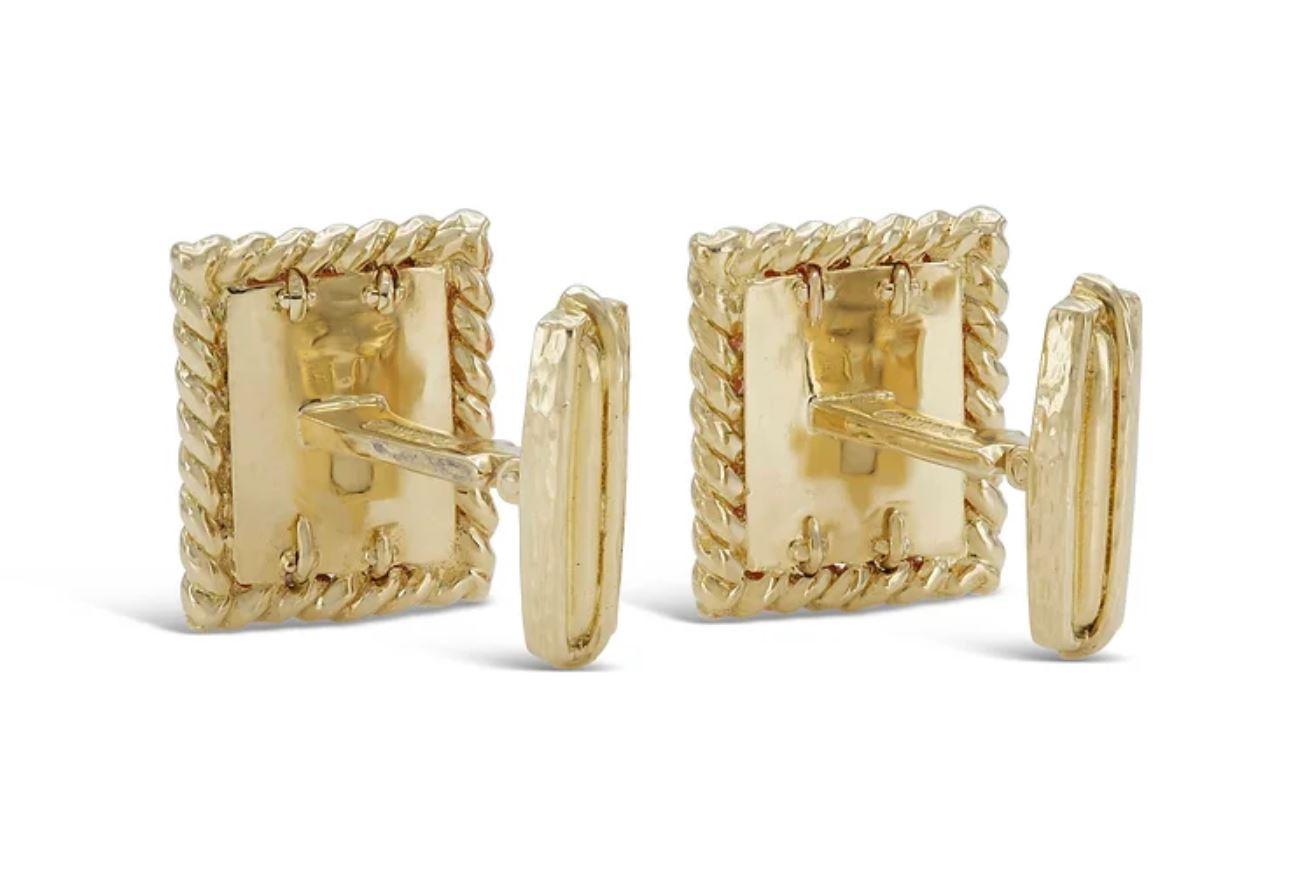 David Webb Coral Cufflinks In Good Condition For Sale In New York, NY