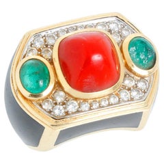David Webb Goldring mit Koralle, Smaragd, Diamant, Onyx und Gold  Größe 7