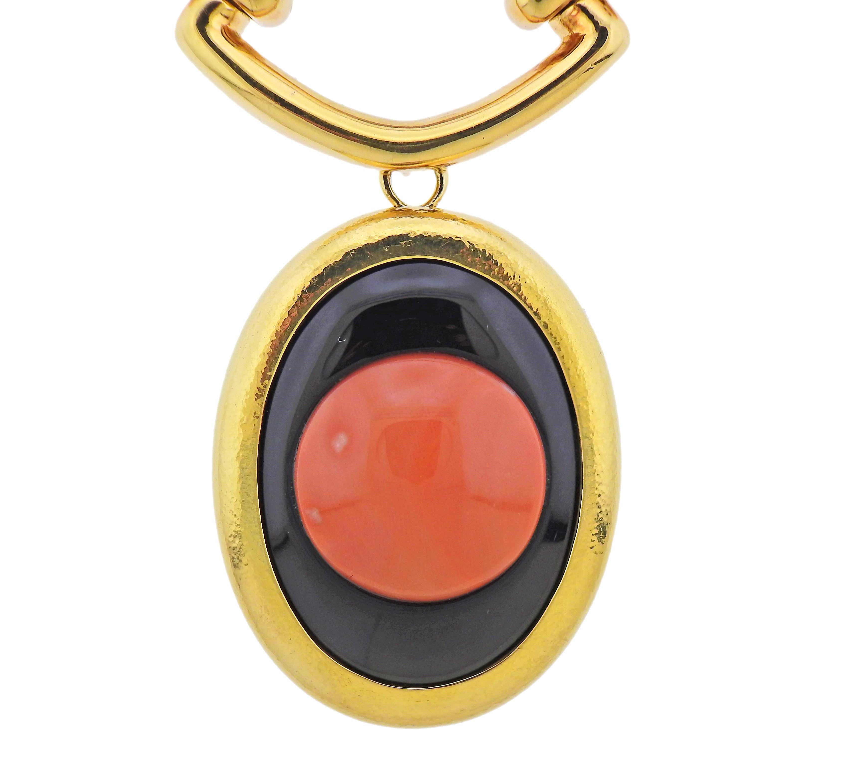 Chunly 18k gold link necklace with detachable oval pendant, convertible into a brooch. Both designed by David Webb, set with 22mm coral and onyx. Pendant marked: Webb, 185, JP55. Necklace: JP 55, 18k, Webb. Weight - 151 grams. 