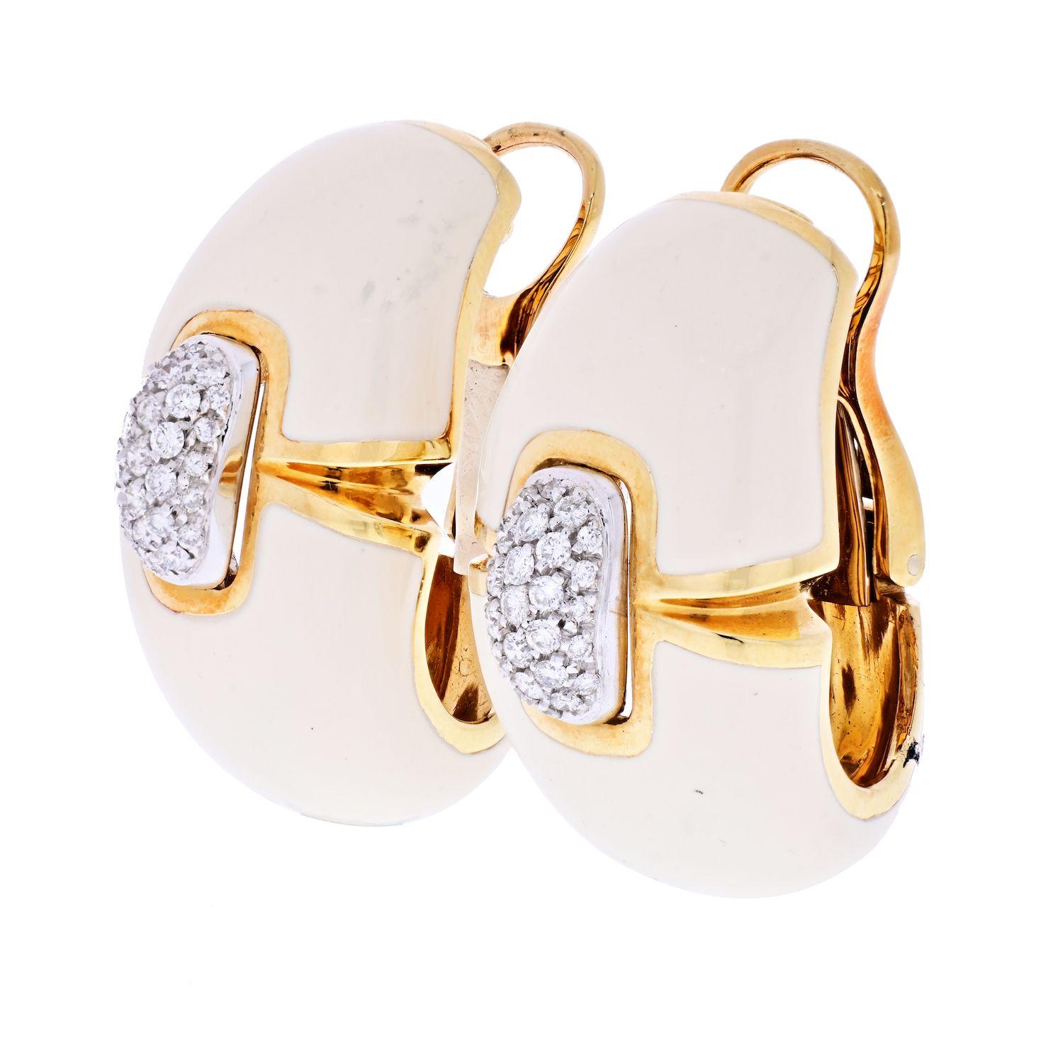 A pair of 18k yellow gold and platinum earrings, set with brilliant-cut diamonds and white enamel, signed David Webb.
Circa 1980s
Length 1.30