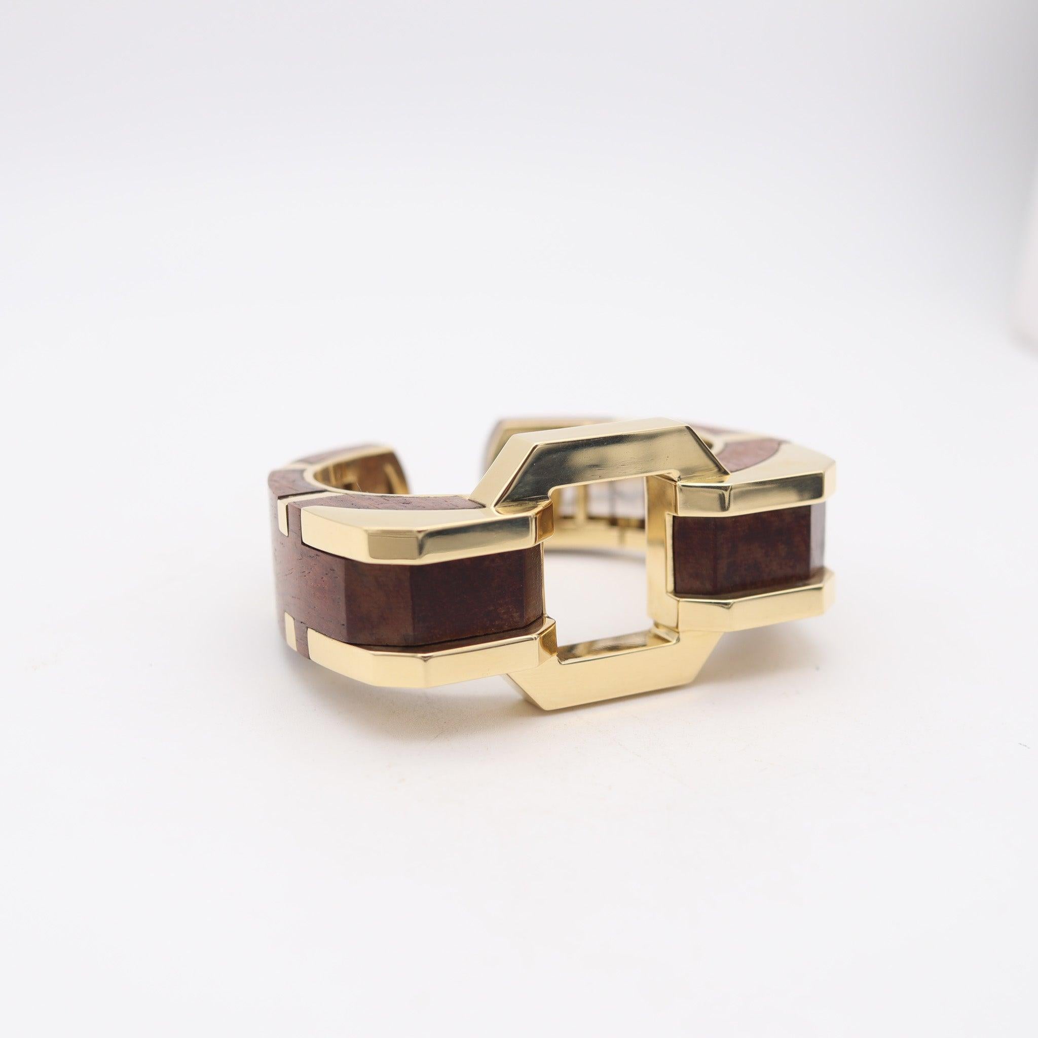 Moderniste David WEBB Bracelet manchette géométrique en or jaune 18 carats, en bois sculpté et de style cubiste en vente
