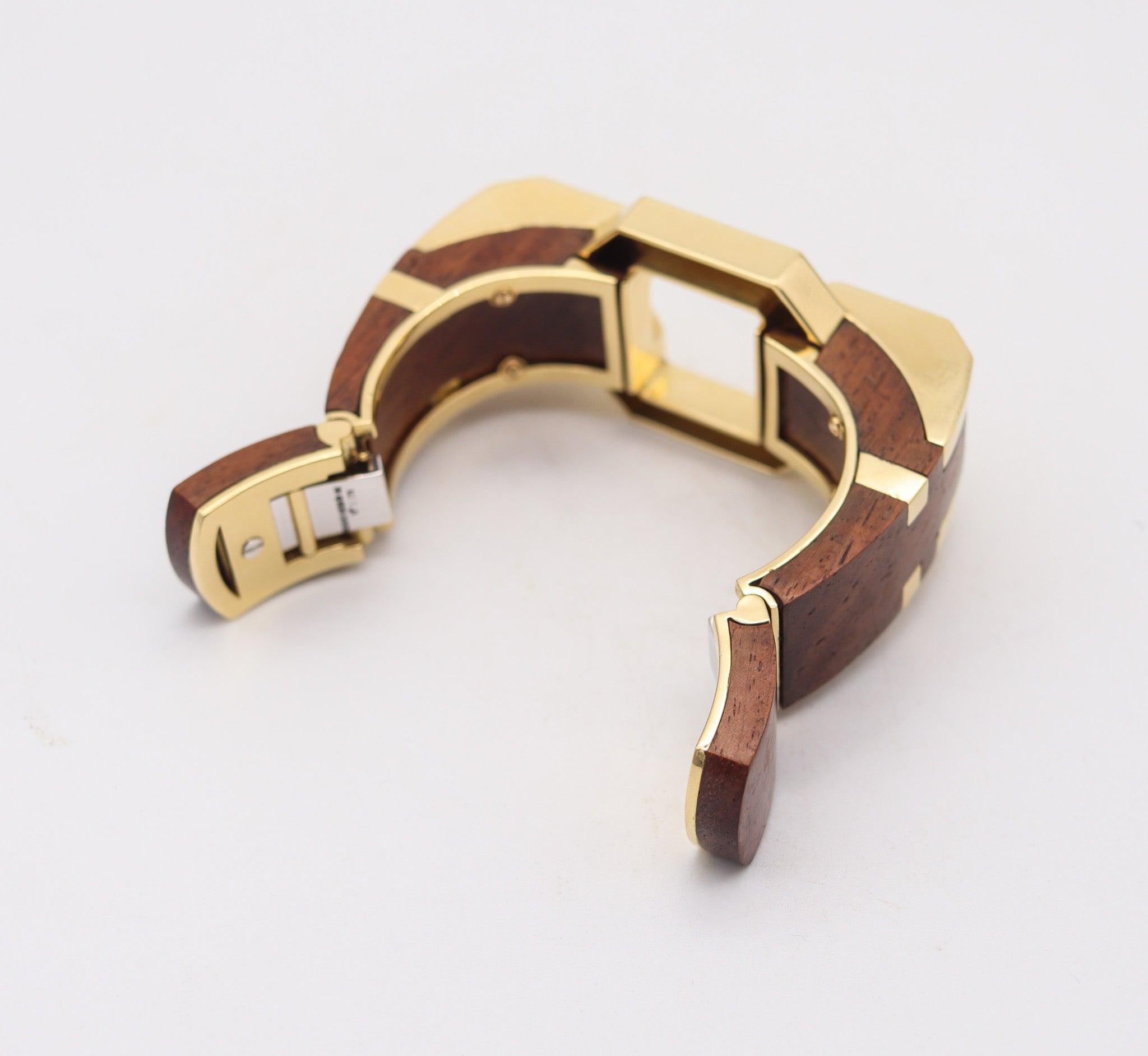 David WEBB Bracelet manchette géométrique en or jaune 18 carats, en bois sculpté et de style cubiste en vente 1