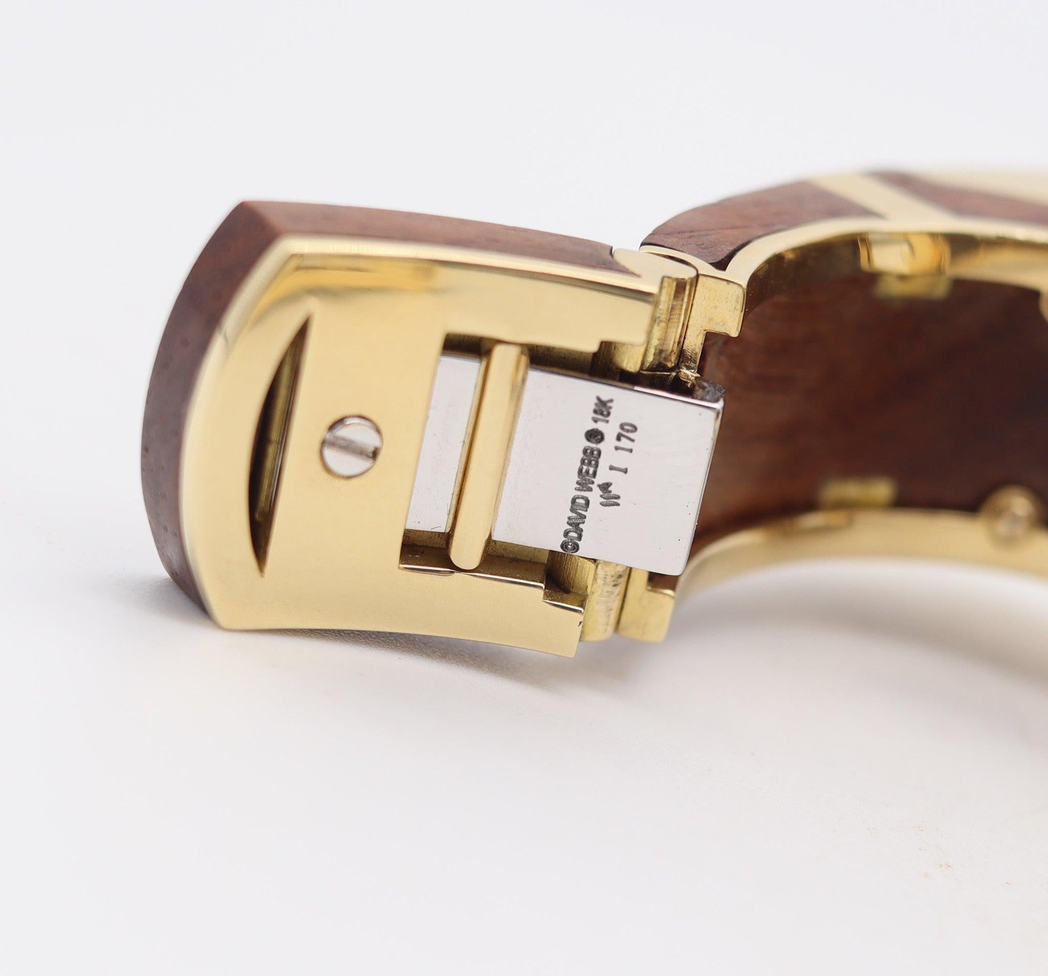 David WEBB Bracelet manchette géométrique en or jaune 18 carats, en bois sculpté et de style cubiste en vente 2
