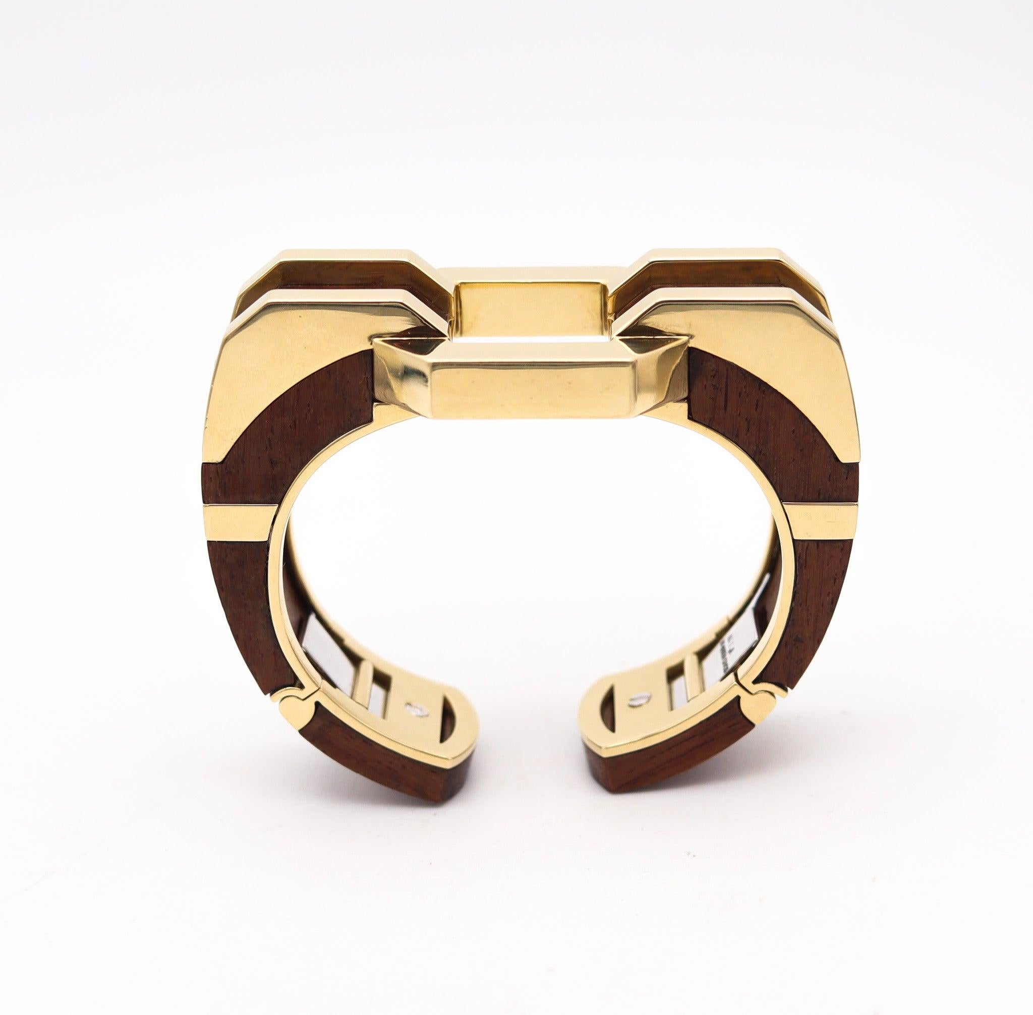 David WEBB Bracelet manchette géométrique en or jaune 18 carats, en bois sculpté et de style cubiste en vente 3
