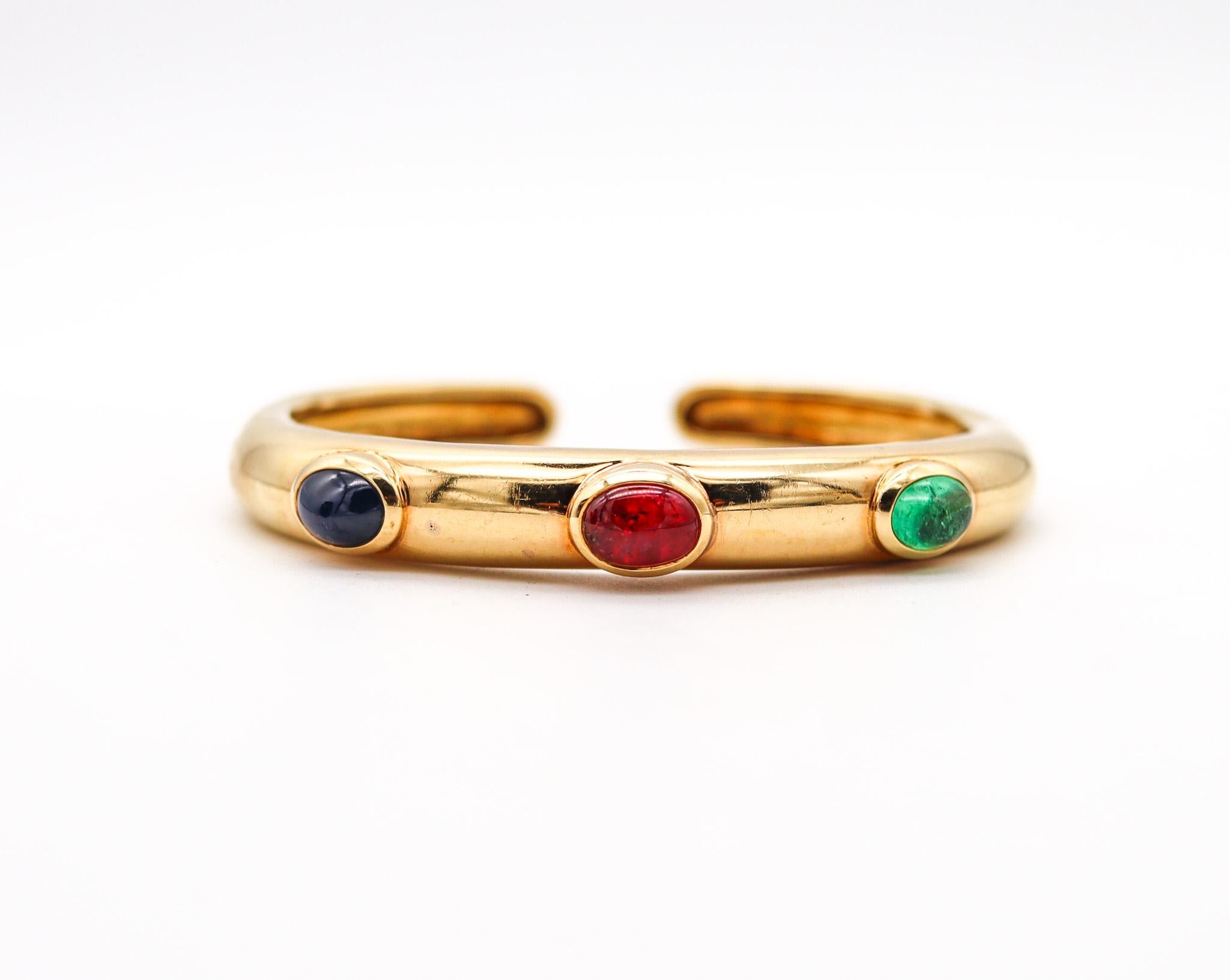Cuff bracelet designed by David Webb (1925-1975).

Very beautiful and colorful cuff bracelet, created in New York city at the jewelry atelier of David Webb. This gems-set vintage cuff bracelet has been carefully crafted in solid yellow gold of 18