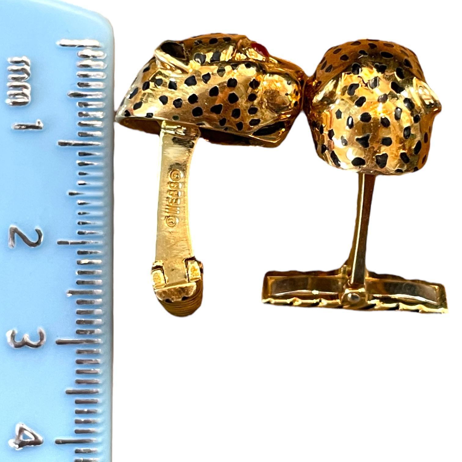 David Webb Boutons de manchette tête de léopard en or jaune 18 carats avec yeux en rubis en vente 3
