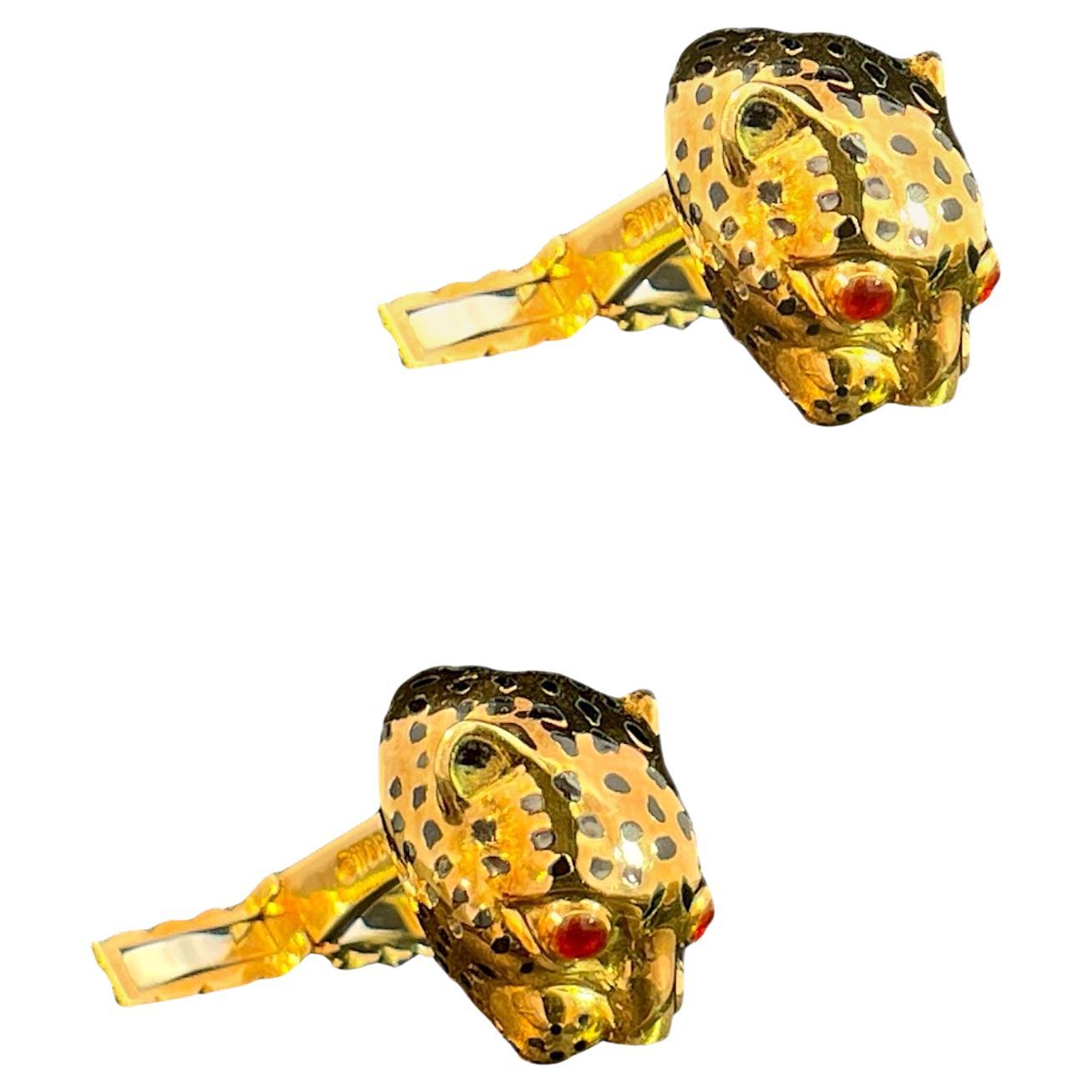 David Webb Diseñador Gemelos de oro amarillo de 18 quilates con cabeza de leopardo y ojos de rubí