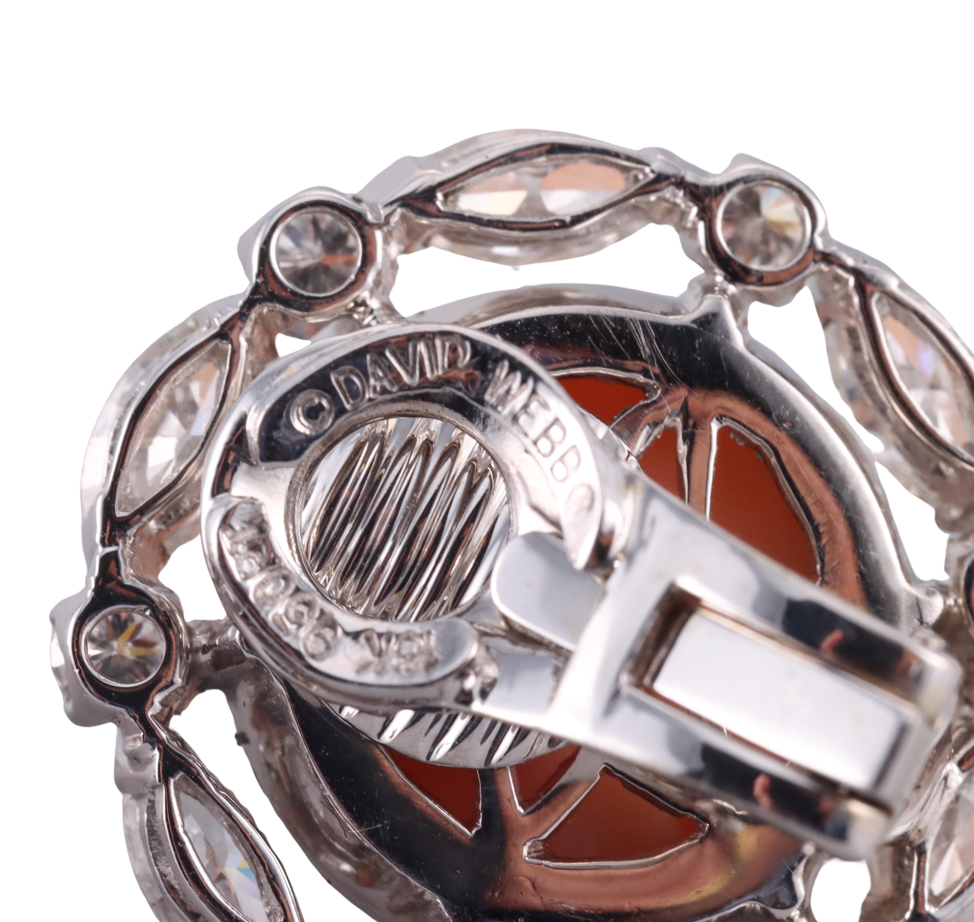 David Webb Diamant-Ohrringe mit Knopfleiste aus Gold und Platin mit Engelshautkoralle im Angebot 2