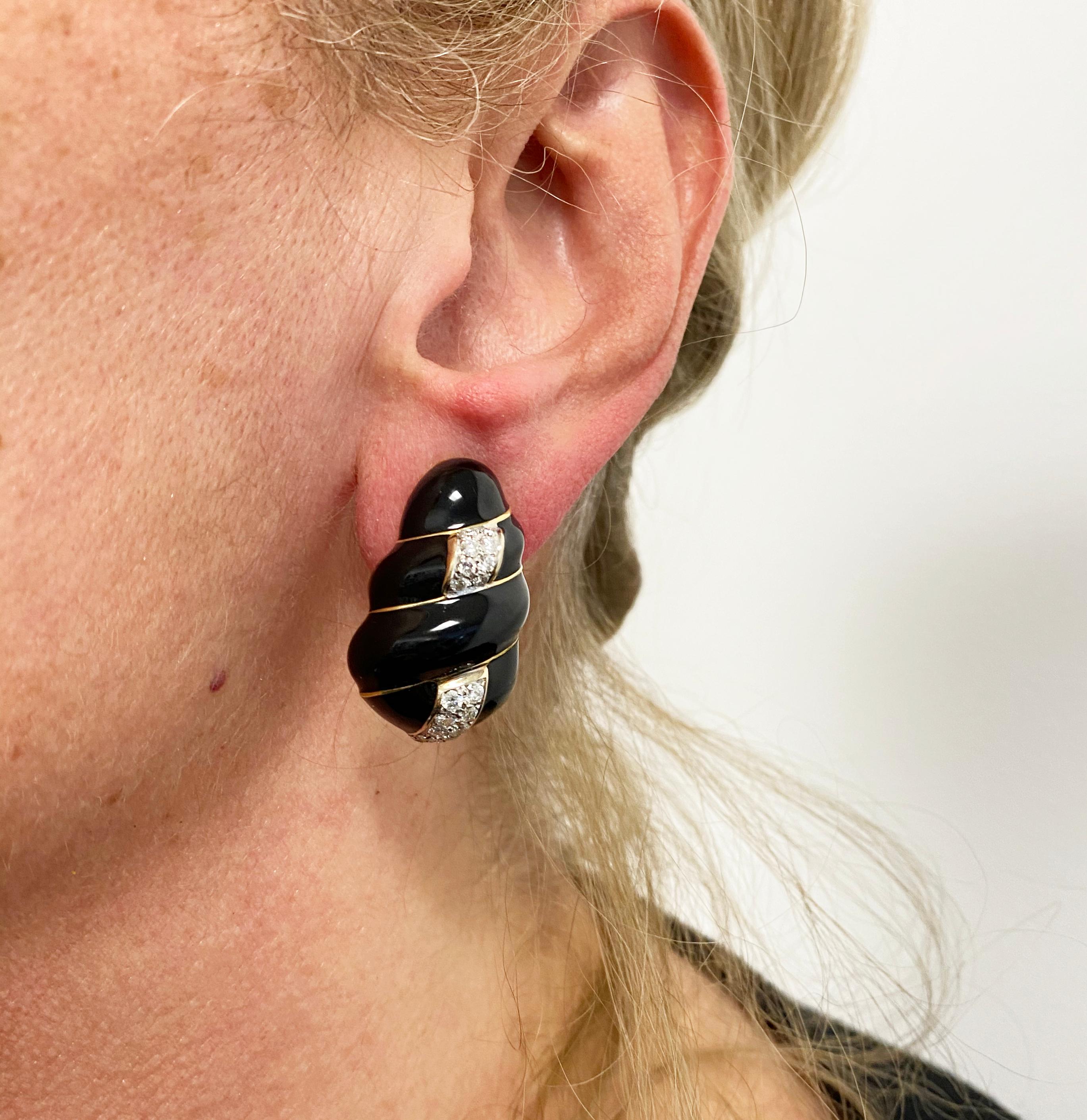 Schwarze Emaille-Ohrringe mit Diamanten von David Webb (Rundschliff) im Angebot